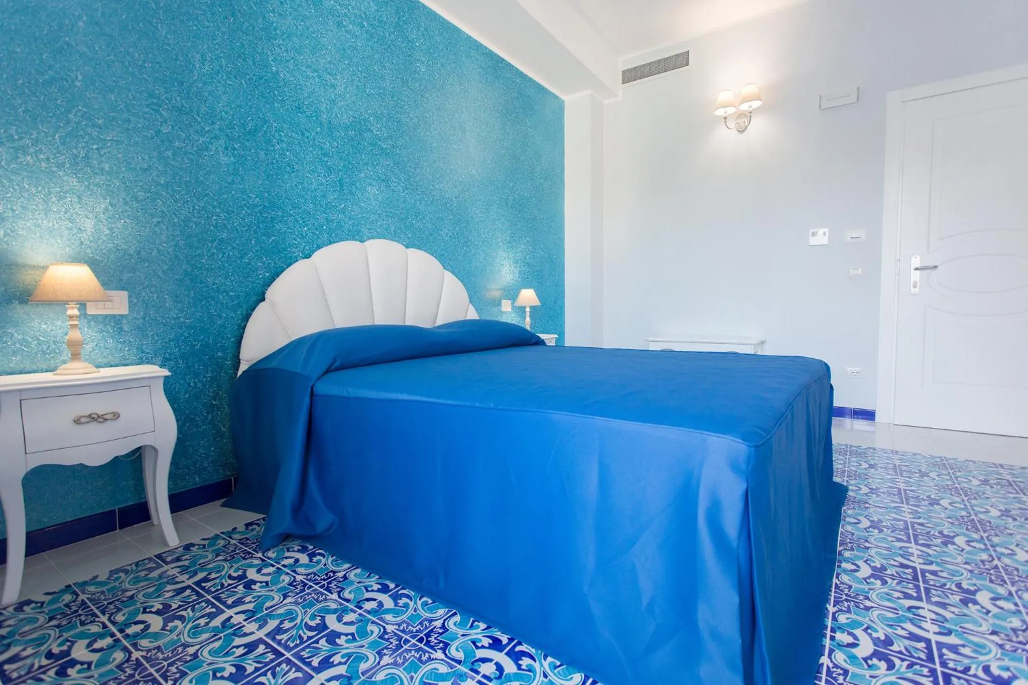 Photo of the whole room, Bed in Odysseus Hotel