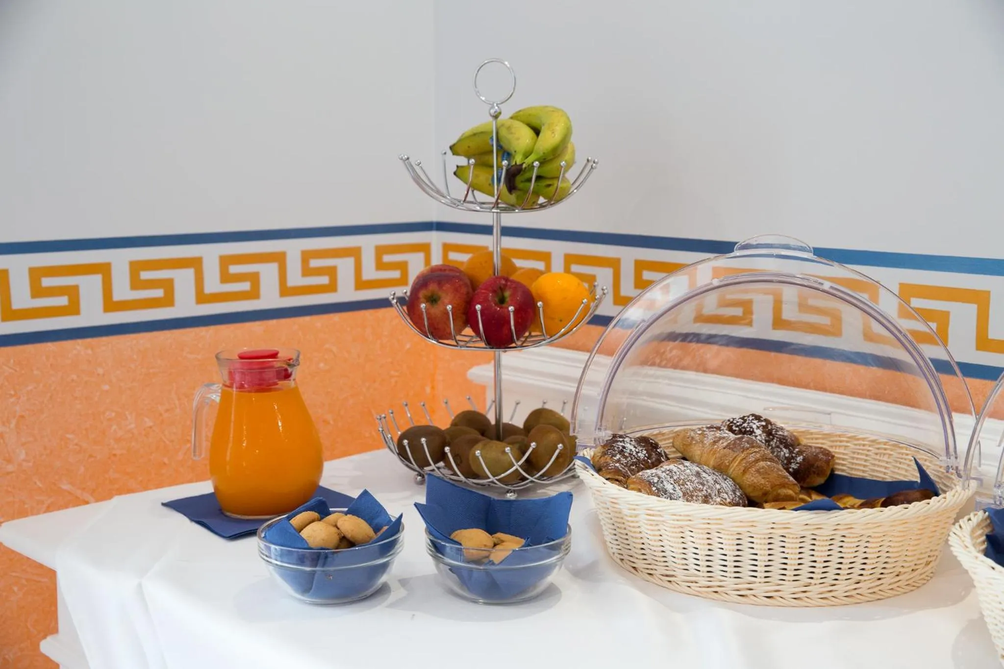 Food and drinks in Odysseus Hotel