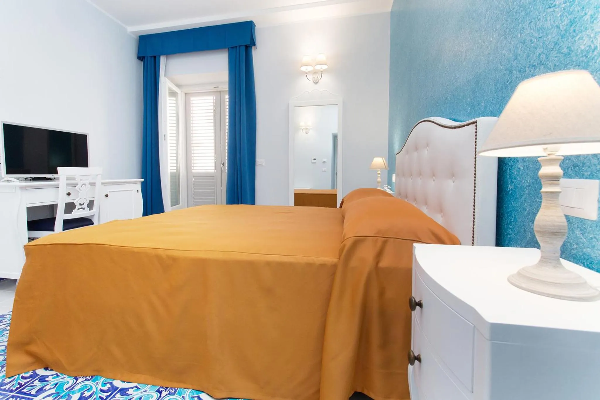 Photo of the whole room, Bed in Odysseus Hotel