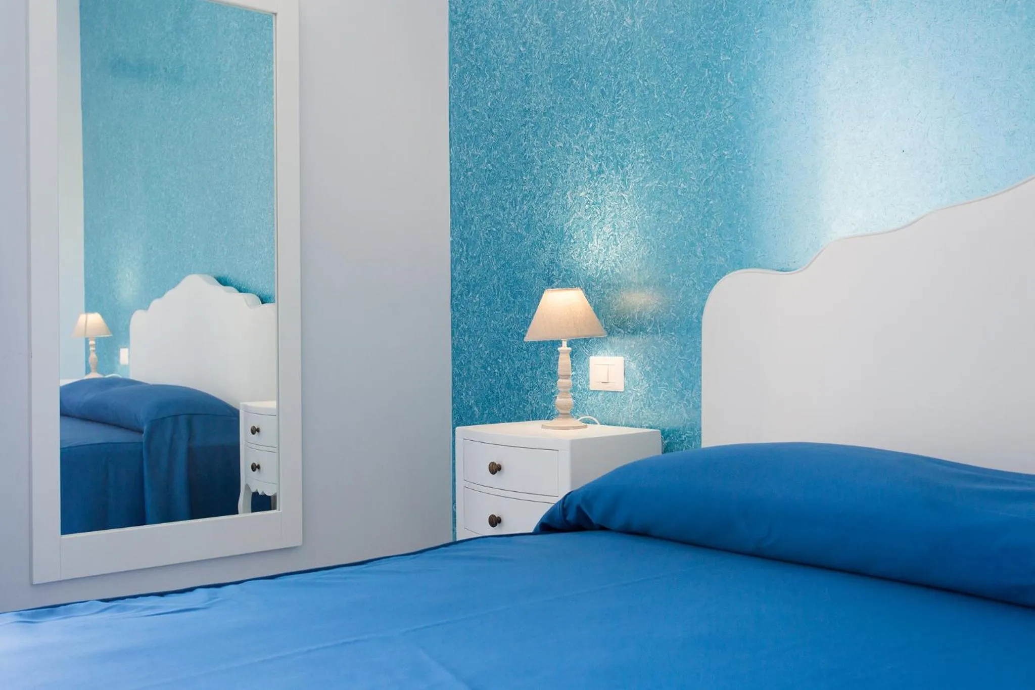 Photo of the whole room, Bed in Odysseus Hotel