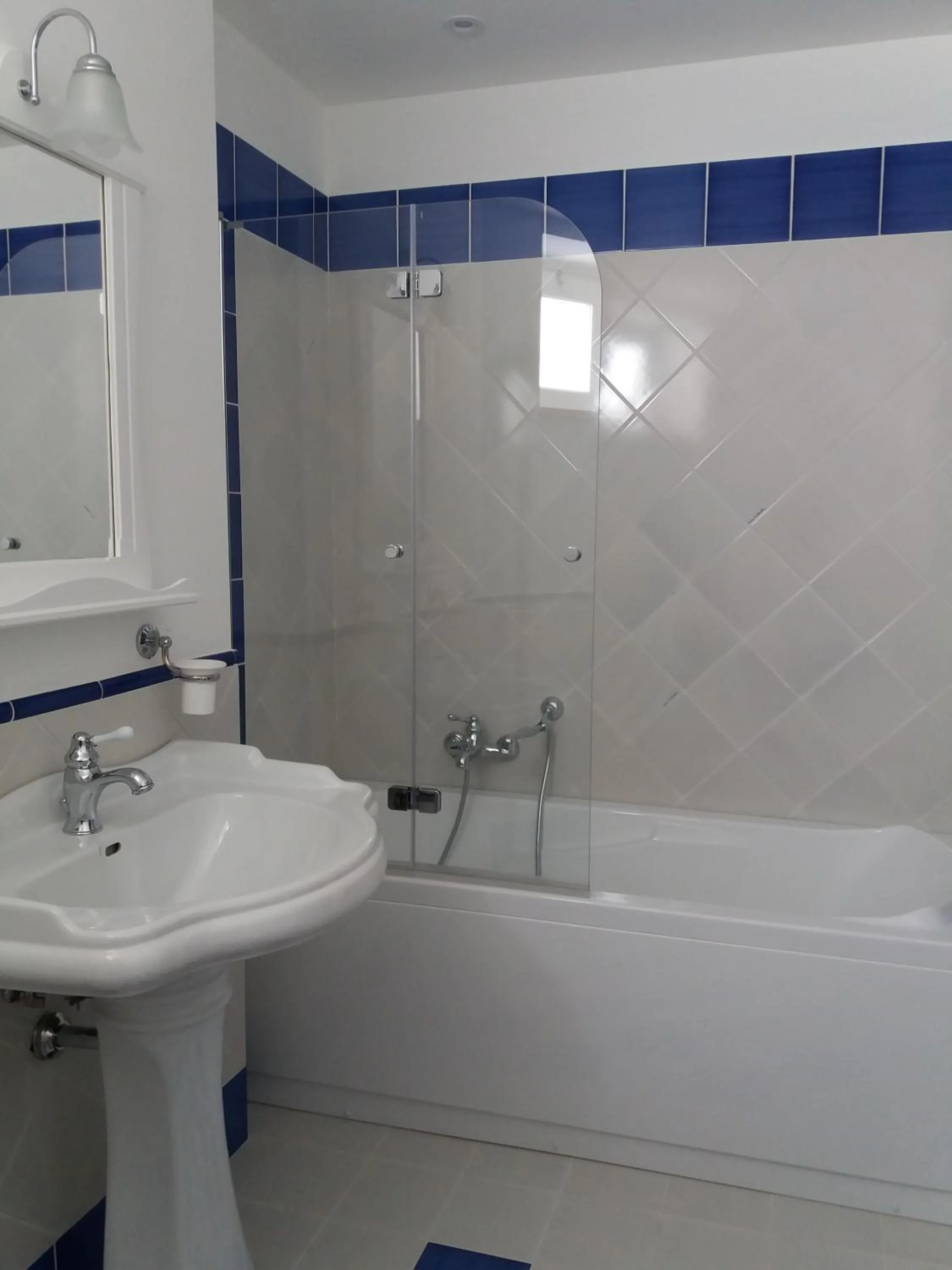 Hot Tub in Odysseus Hotel