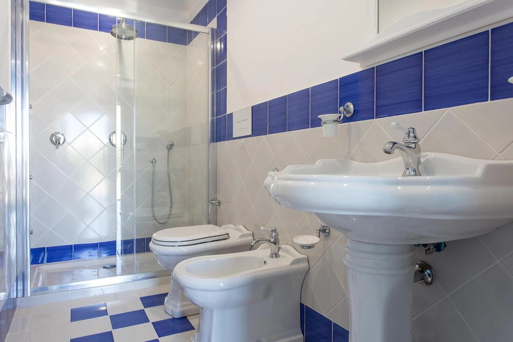 Shower in Odysseus Hotel