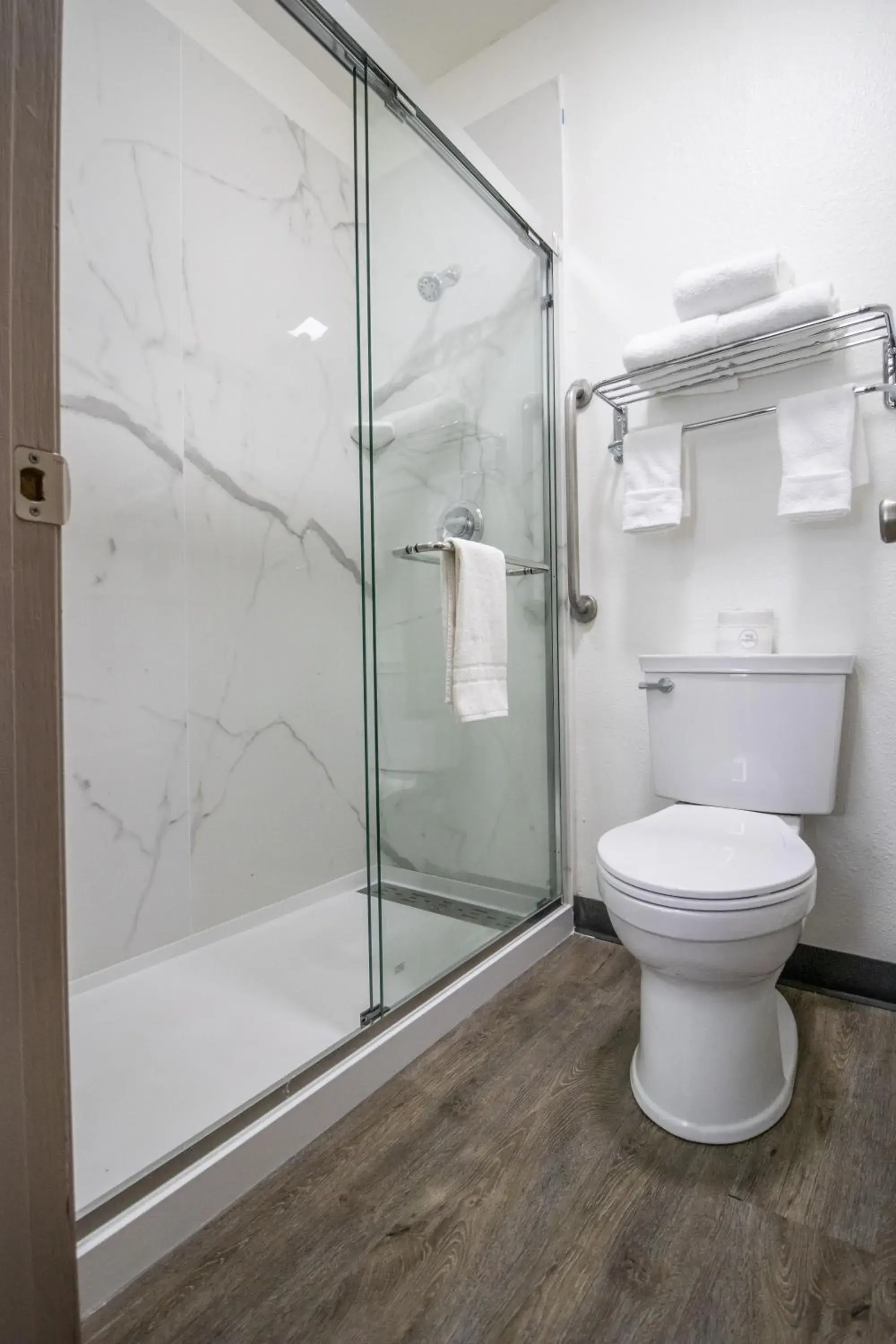 King Room in The Tillamook Inn King Room in The Tillamook Inn