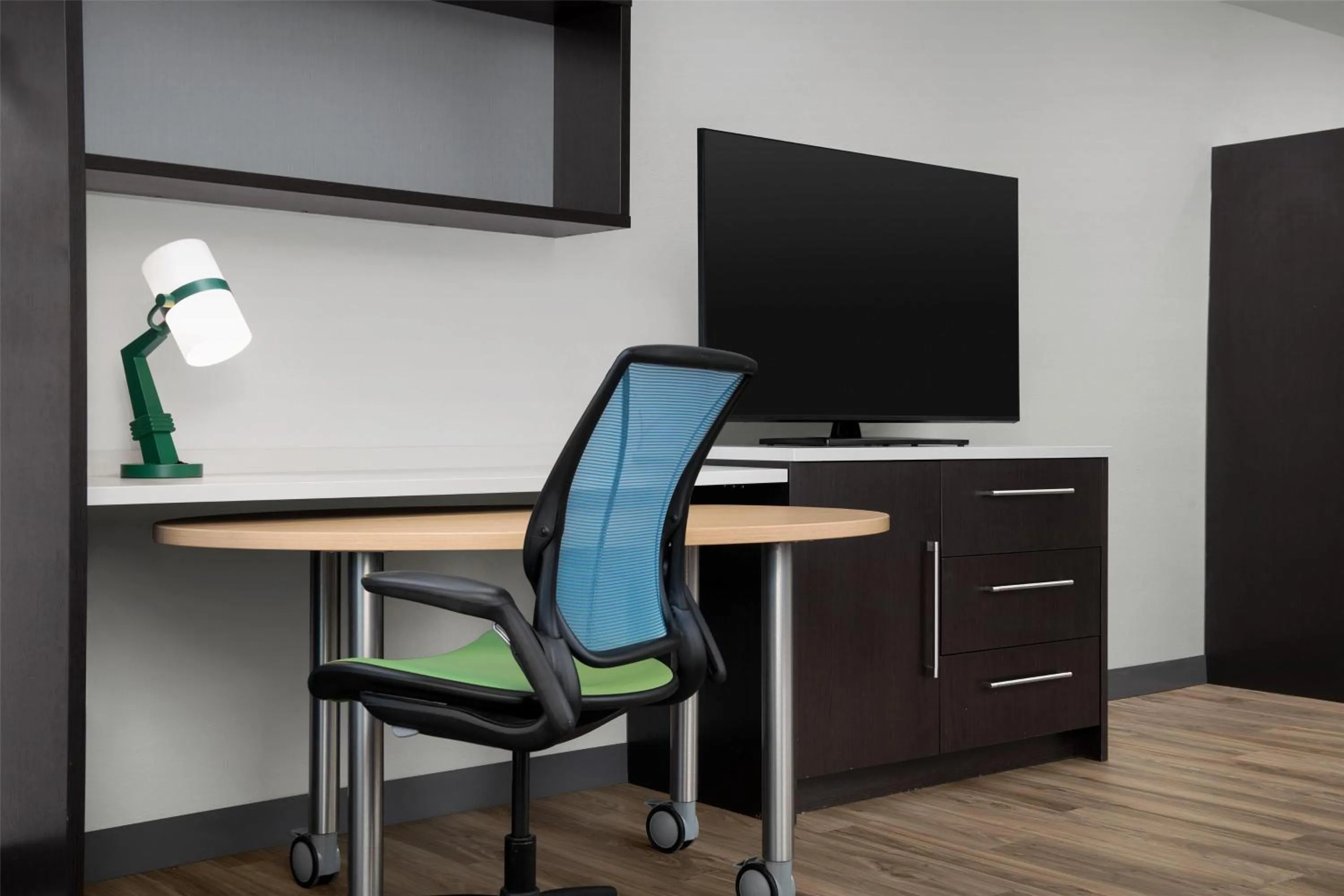 TV and multimedia in Home2 Suites Nashville Airport