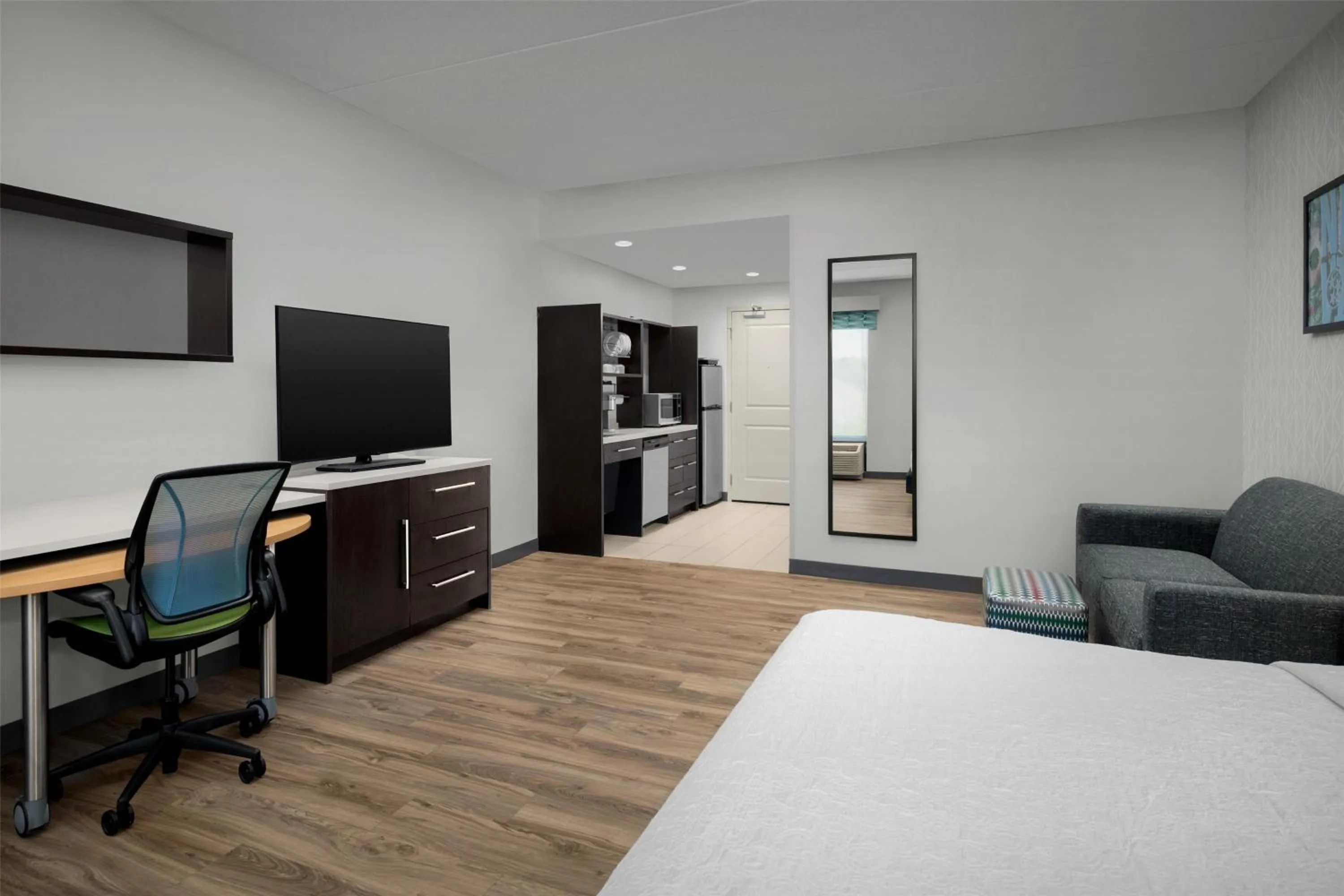 Kitchen or kitchenette, Bed in Home2 Suites Nashville Airport