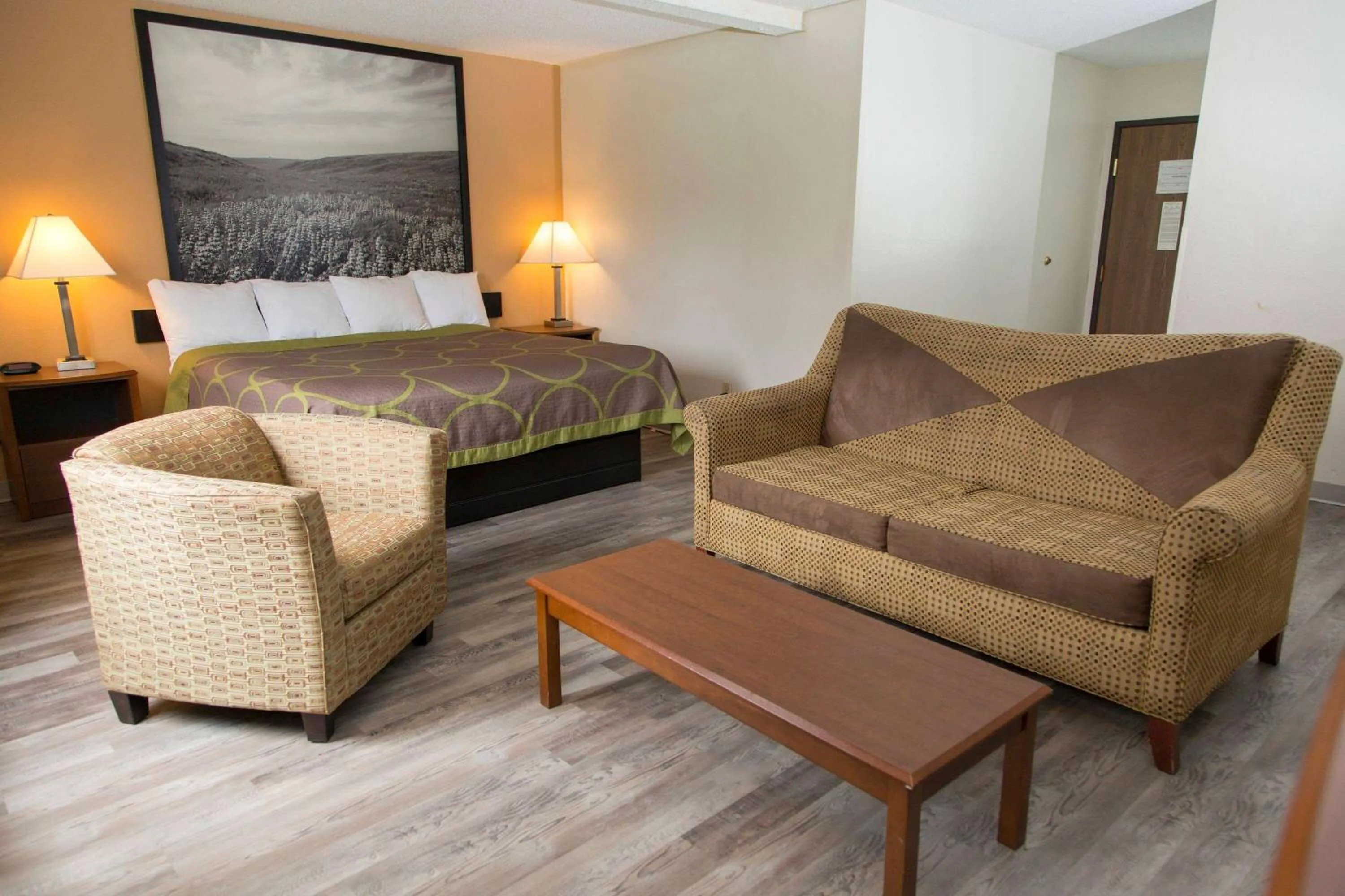 Photo of the whole room, Bed in Super 8 by Wyndham Concordia