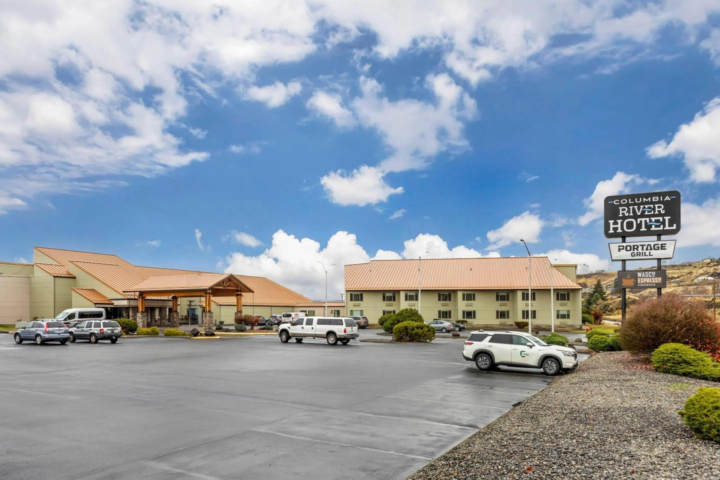 Property building in Columbia River Hotel and Conference Center, an Ascend Collection Hotel