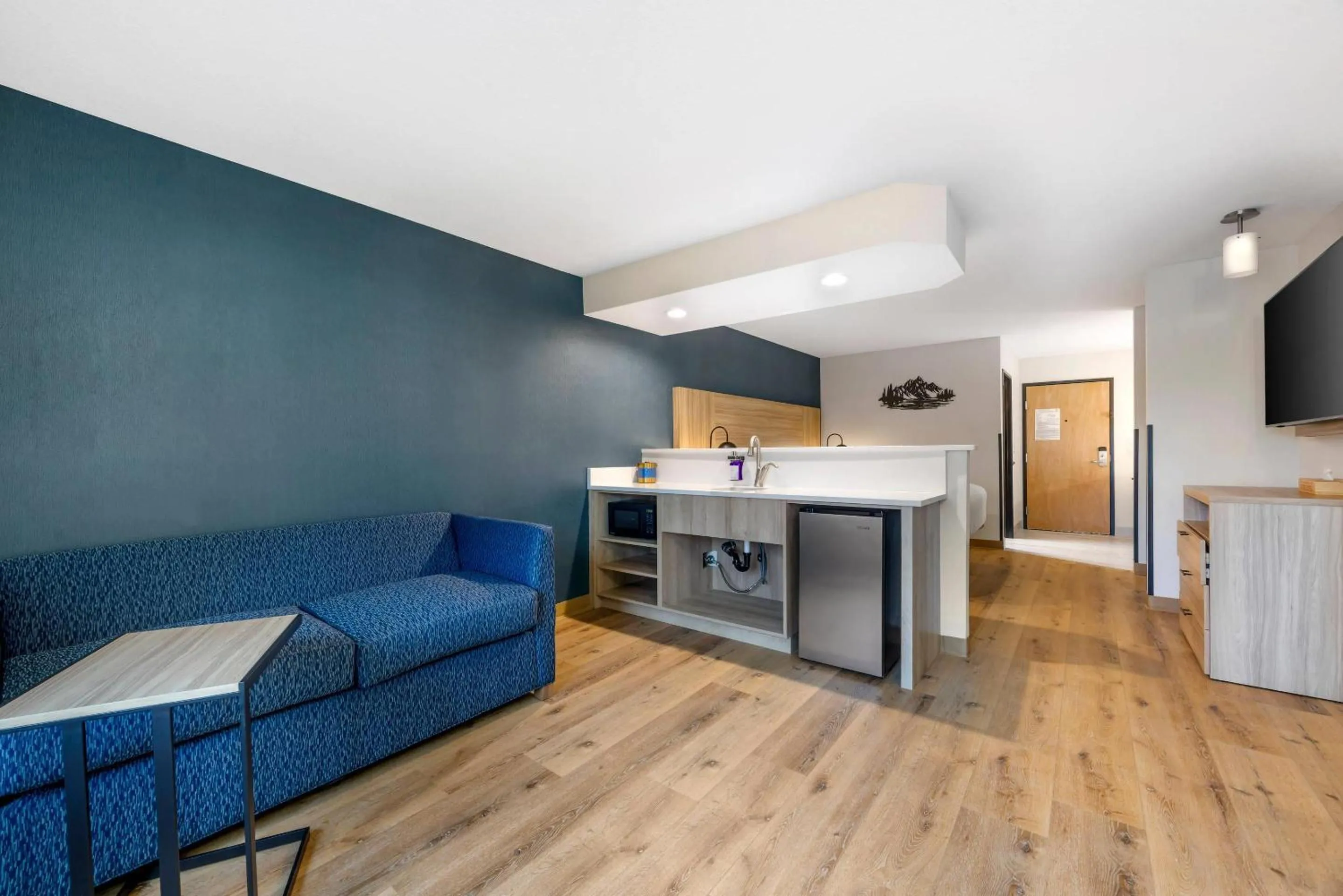 Bedroom in Columbia River Hotel and Conference Center, an Ascend Collection Hotel