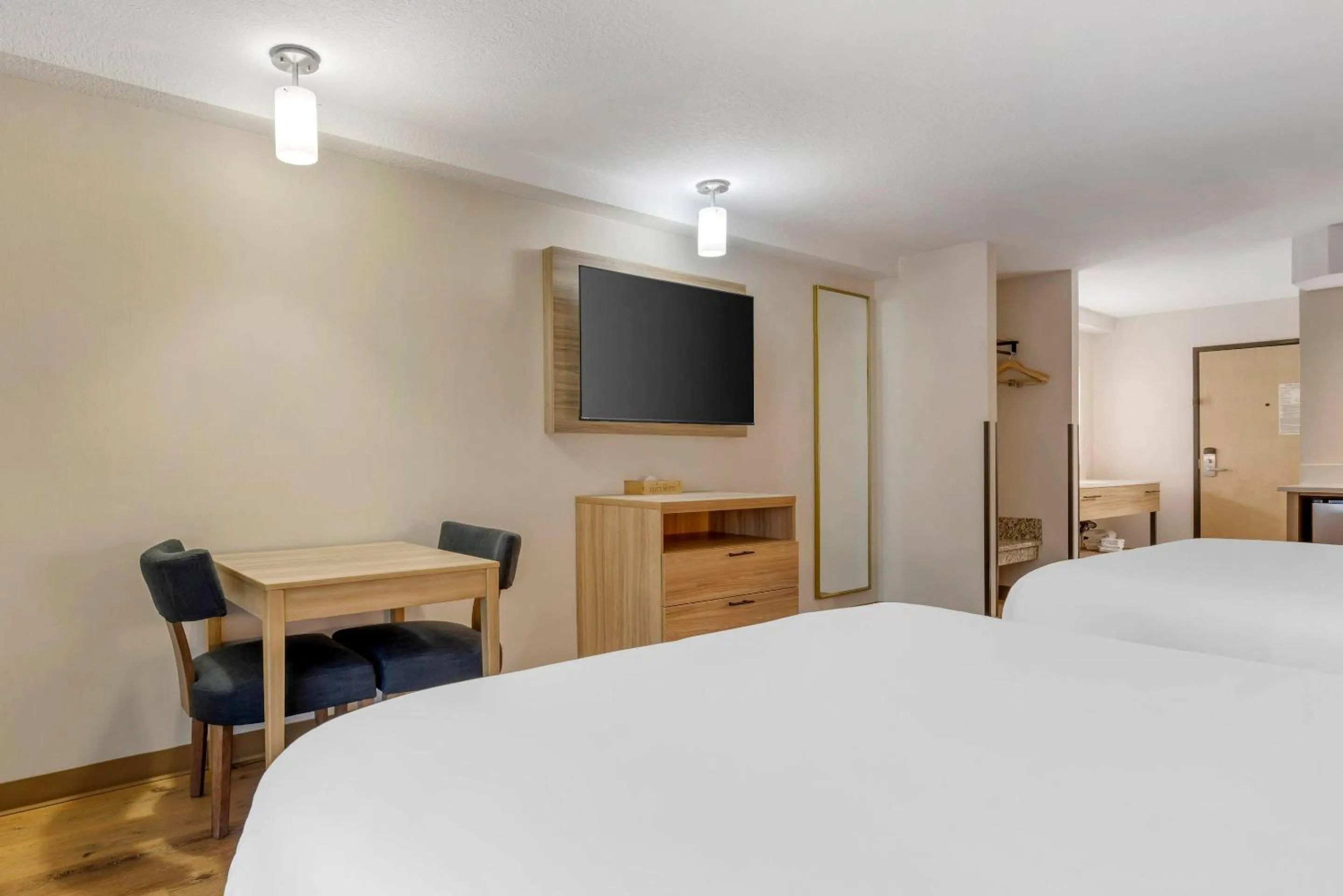 Bedroom, Bed in Columbia River Hotel and Conference Center, an Ascend Collection Hotel