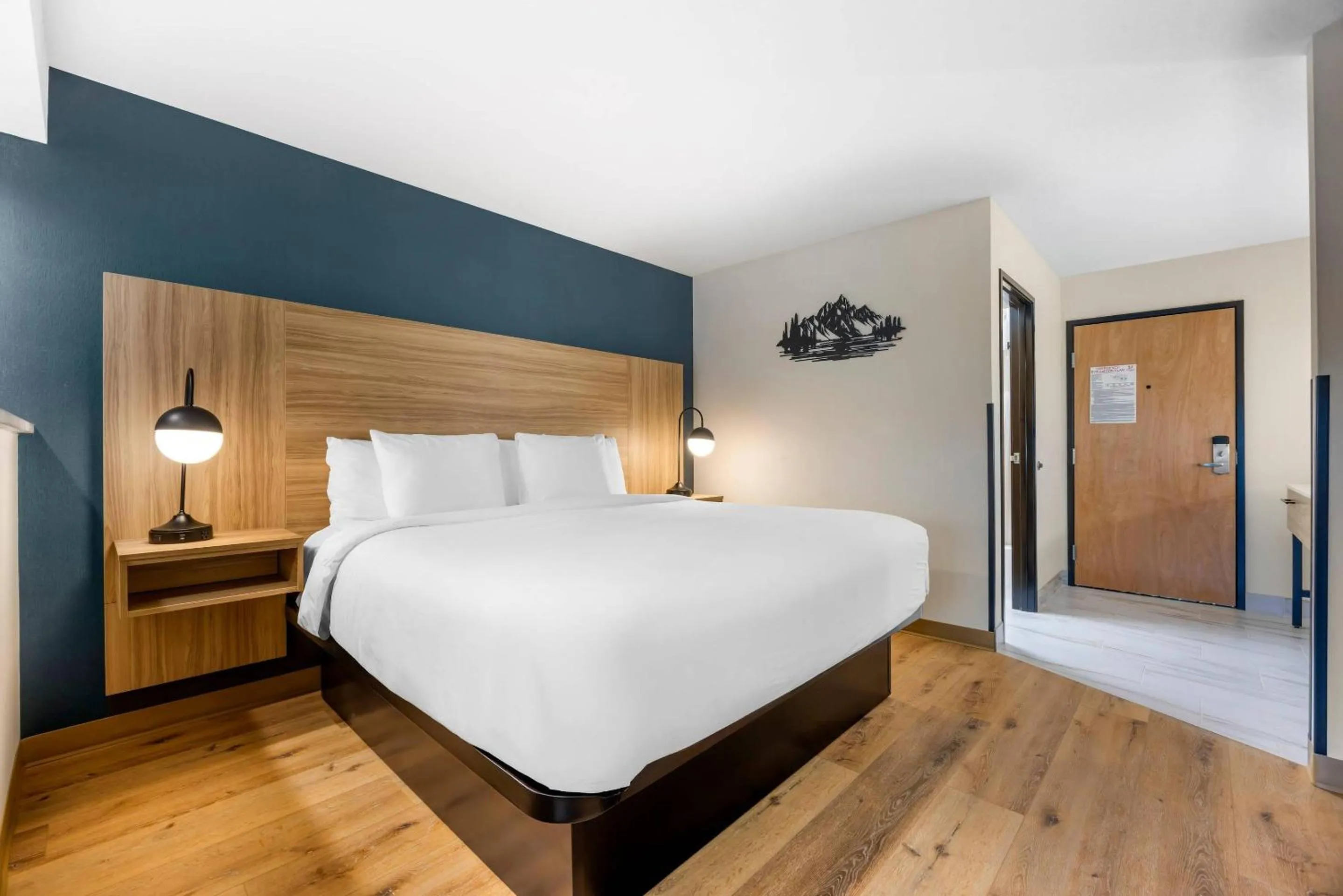 Bedroom, Bed in Columbia River Hotel and Conference Center, an Ascend Collection Hotel
