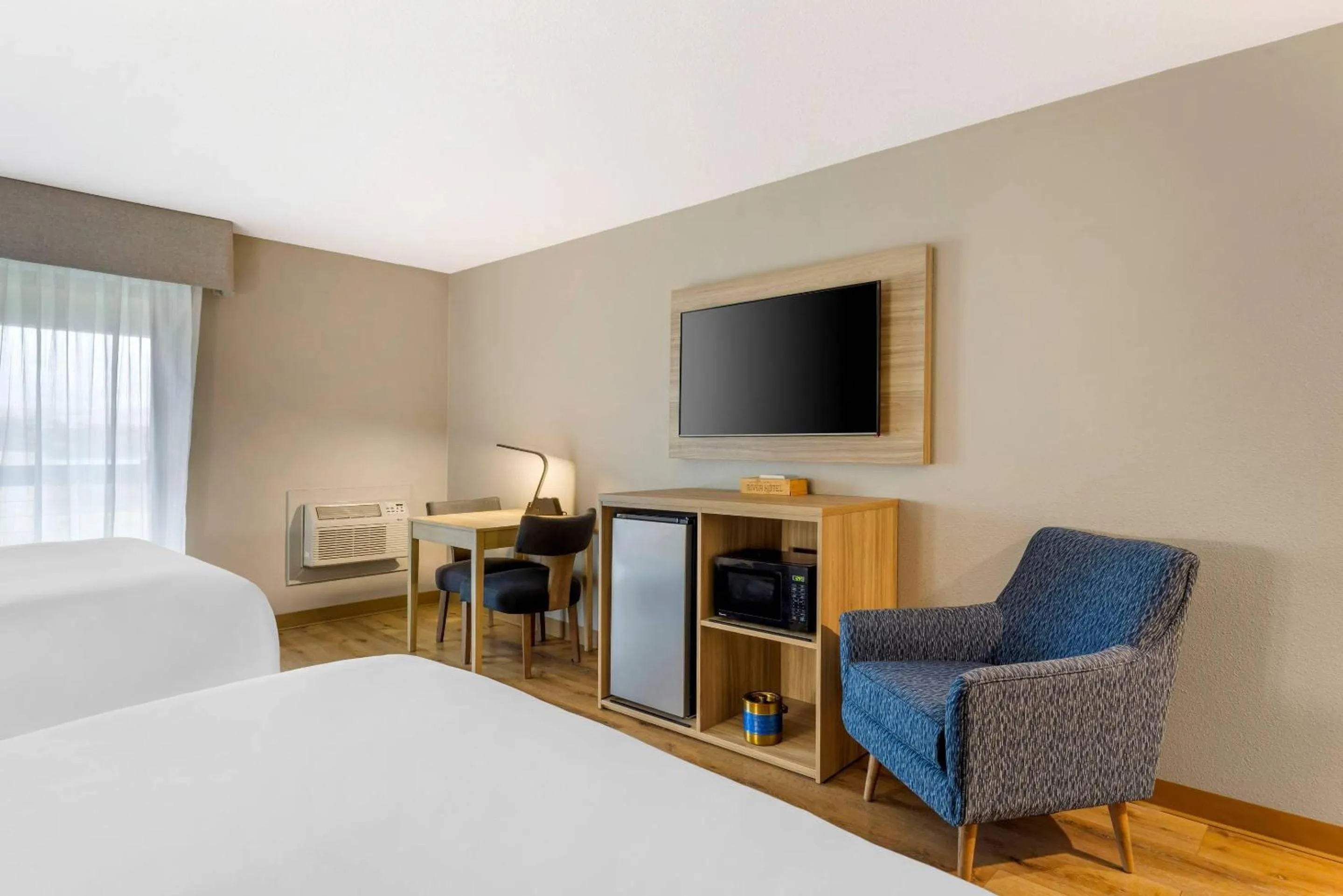 Bedroom, Bed in Columbia River Hotel and Conference Center, an Ascend Collection Hotel