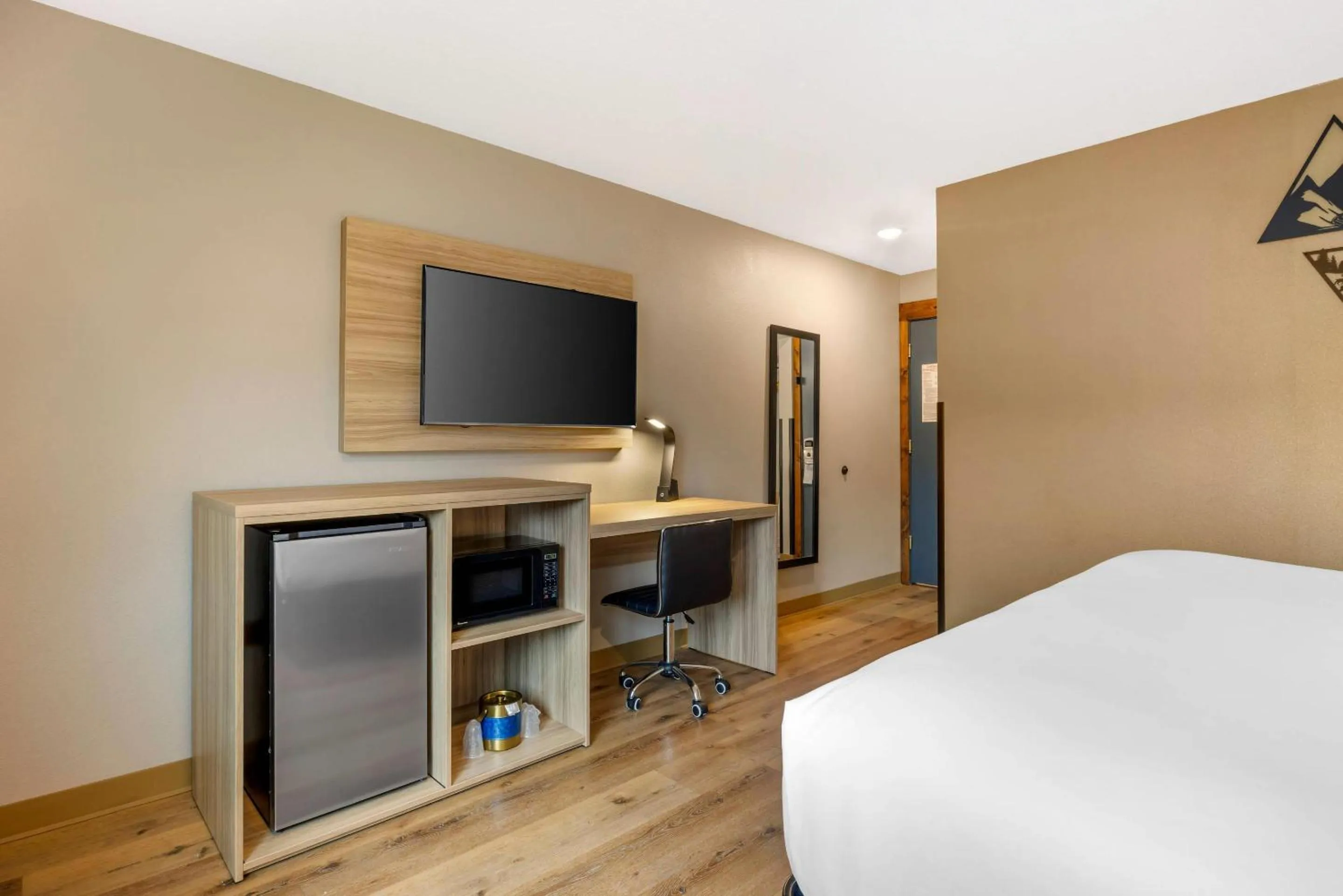 Bedroom, Bed in Columbia River Hotel and Conference Center, an Ascend Collection Hotel