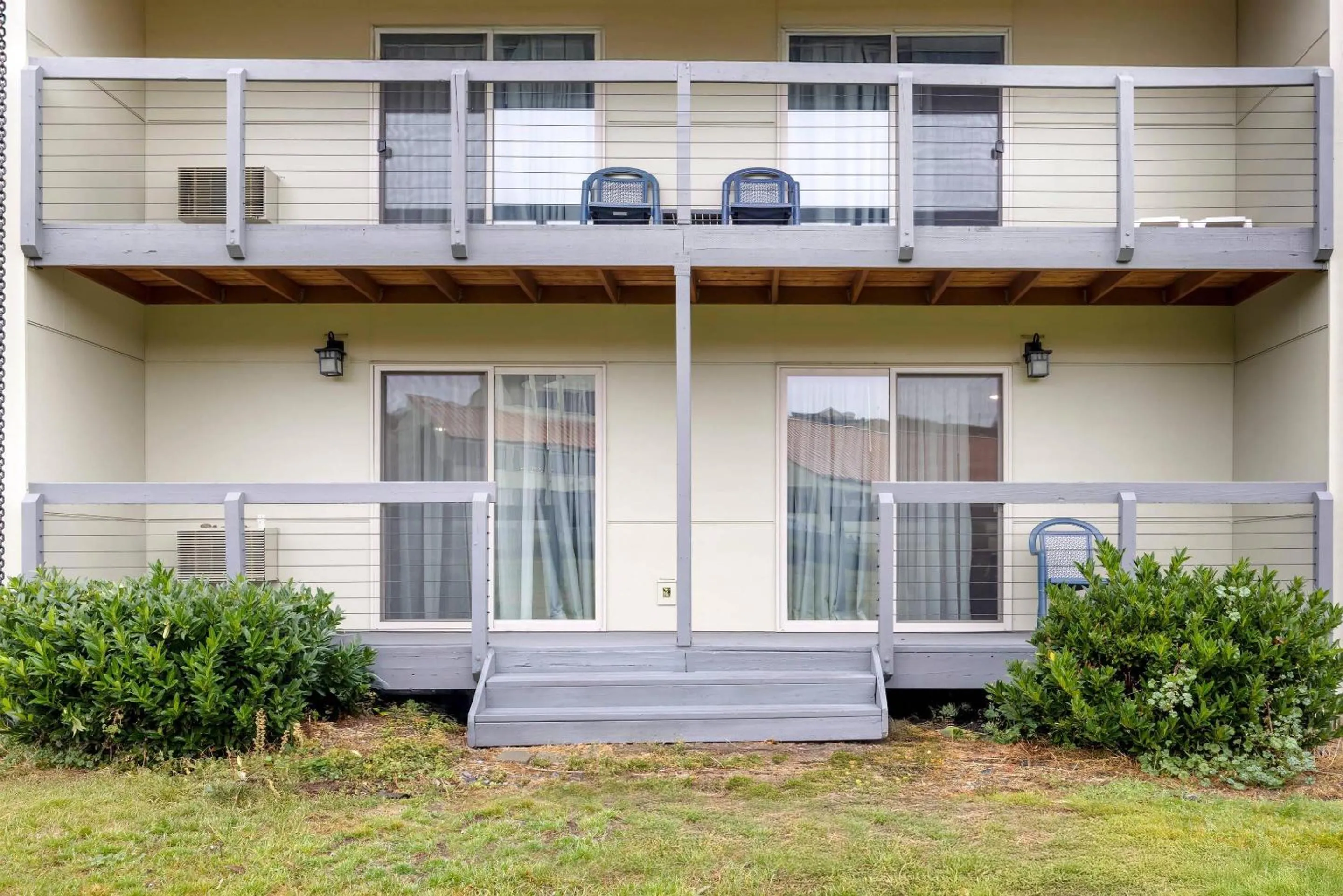 Bedroom in Columbia River Hotel and Conference Center, an Ascend Collection Hotel