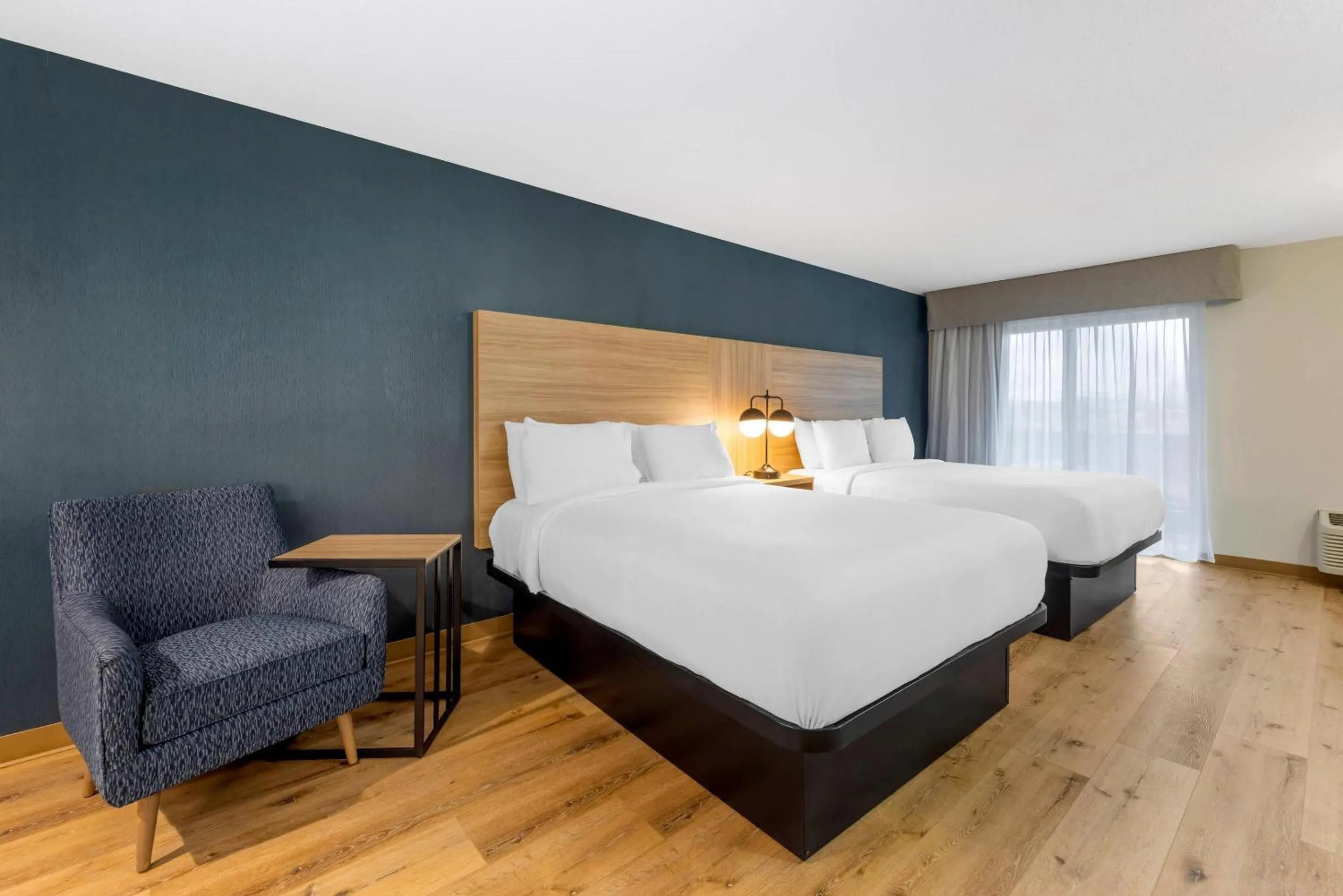 Bedroom, Bed in Columbia River Hotel and Conference Center, an Ascend Collection Hotel