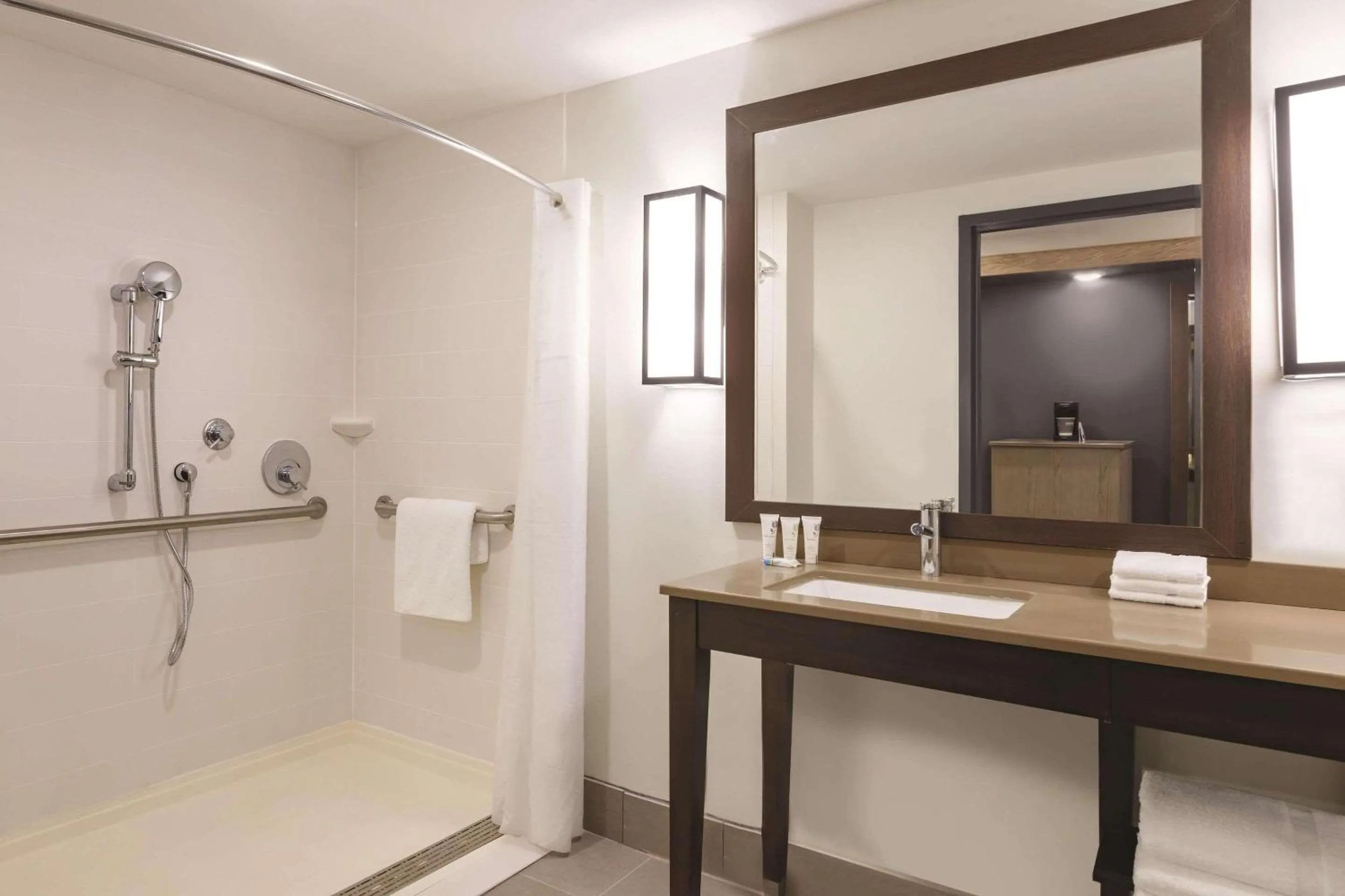 Bathroom in Country Inn & Suites by Radisson, Macon West, GA