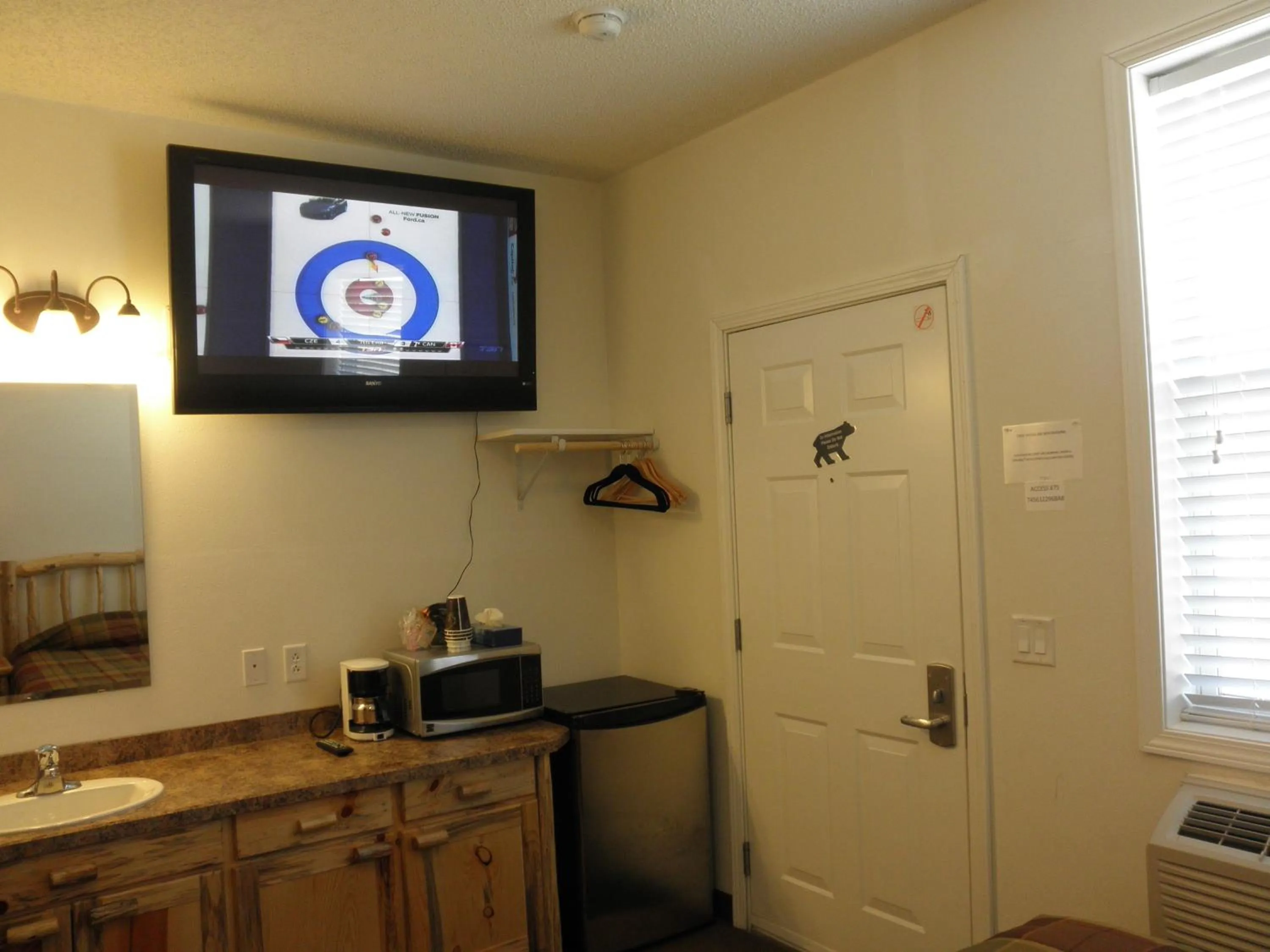 TV and multimedia in Bear's Den Lodge