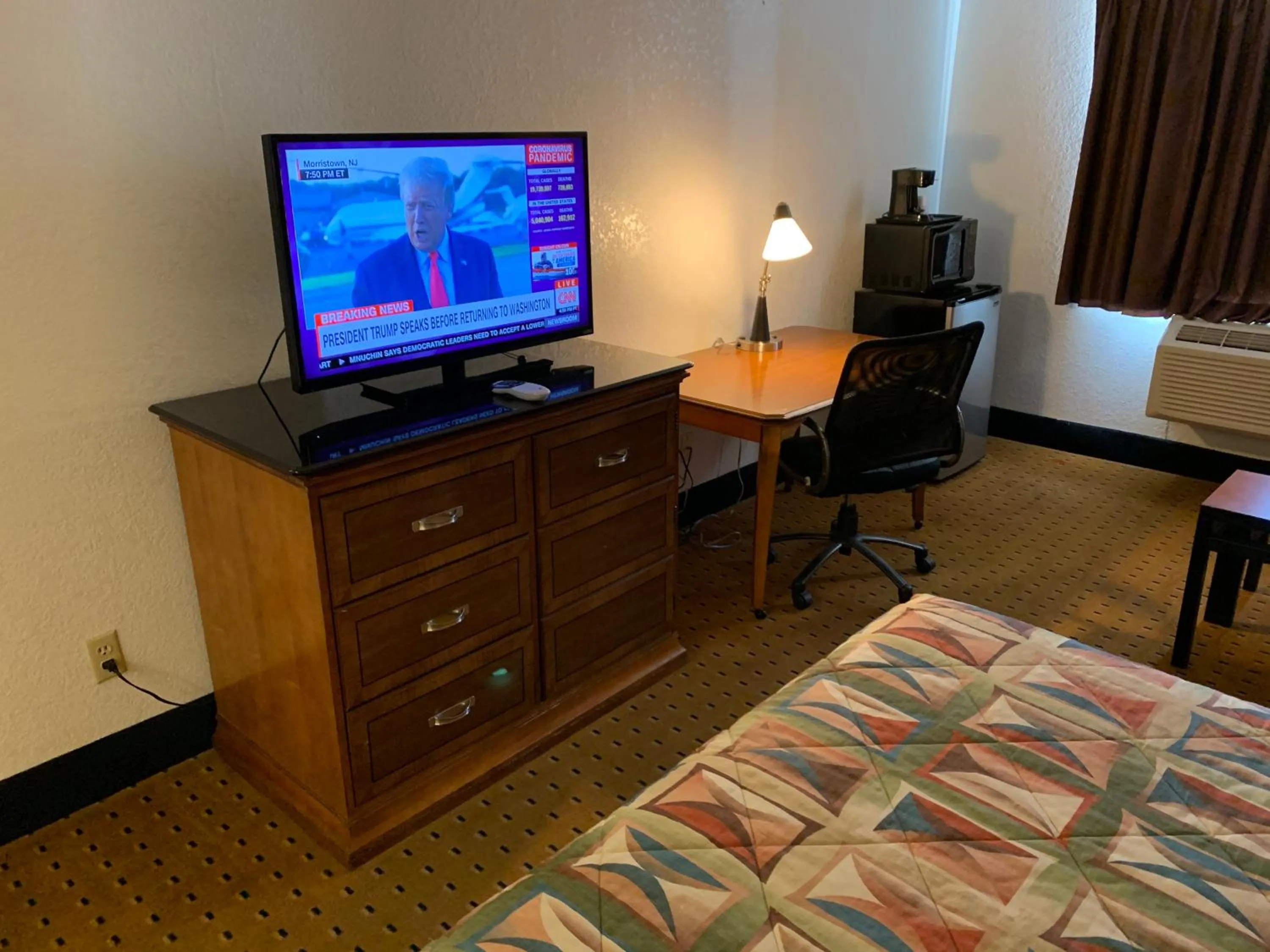 Photo of the whole room, Bed in Brentwood Inn & Suites