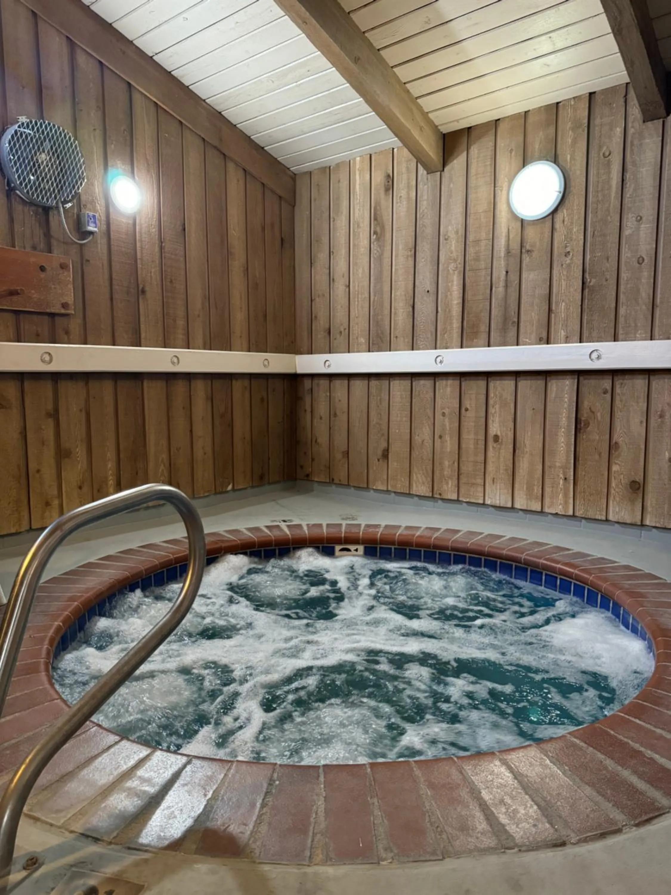 Hot Tub in Nampa Inn & Suites