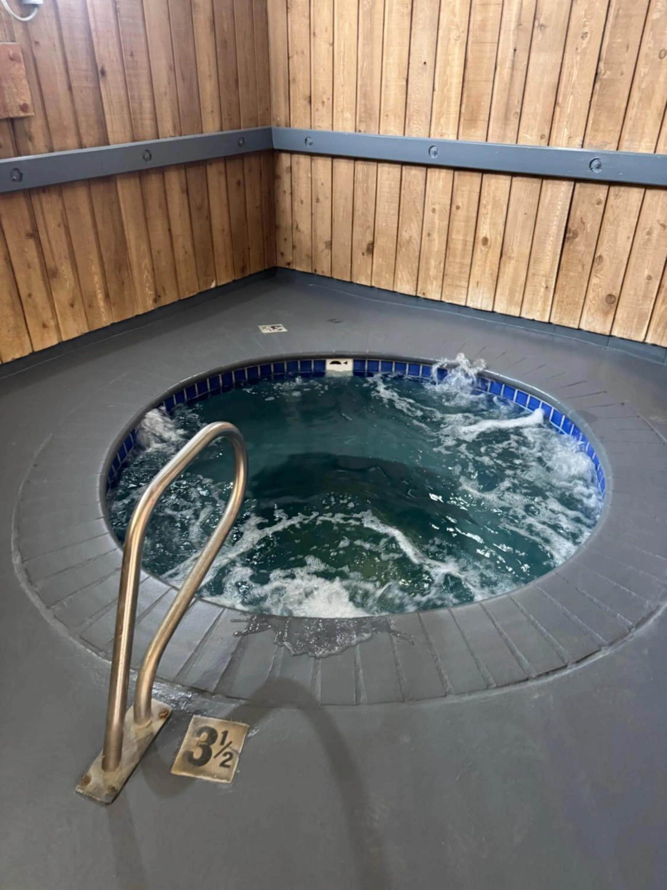 Hot Tub in Nampa Inn & Suites