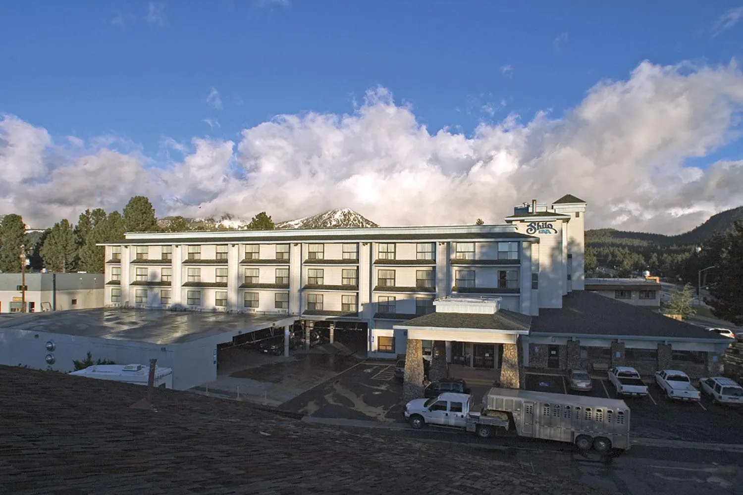 Property building in Shilo Inn Mammoth Lakes