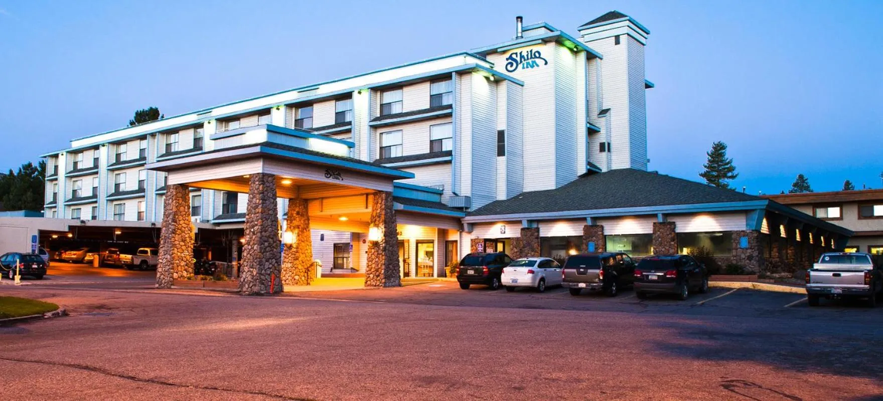 Facade/entrance in Shilo Inn Mammoth Lakes