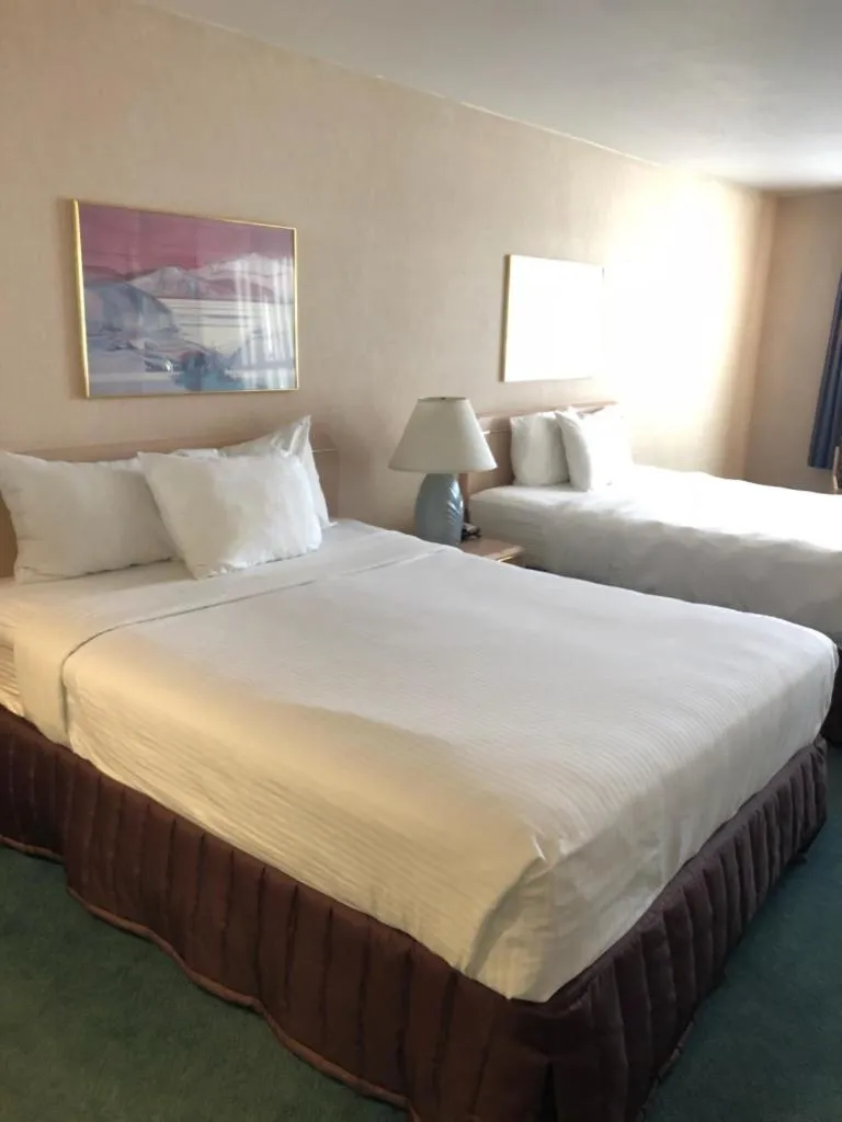 Photo of the whole room, Bed in Shilo Inn Mammoth Lakes