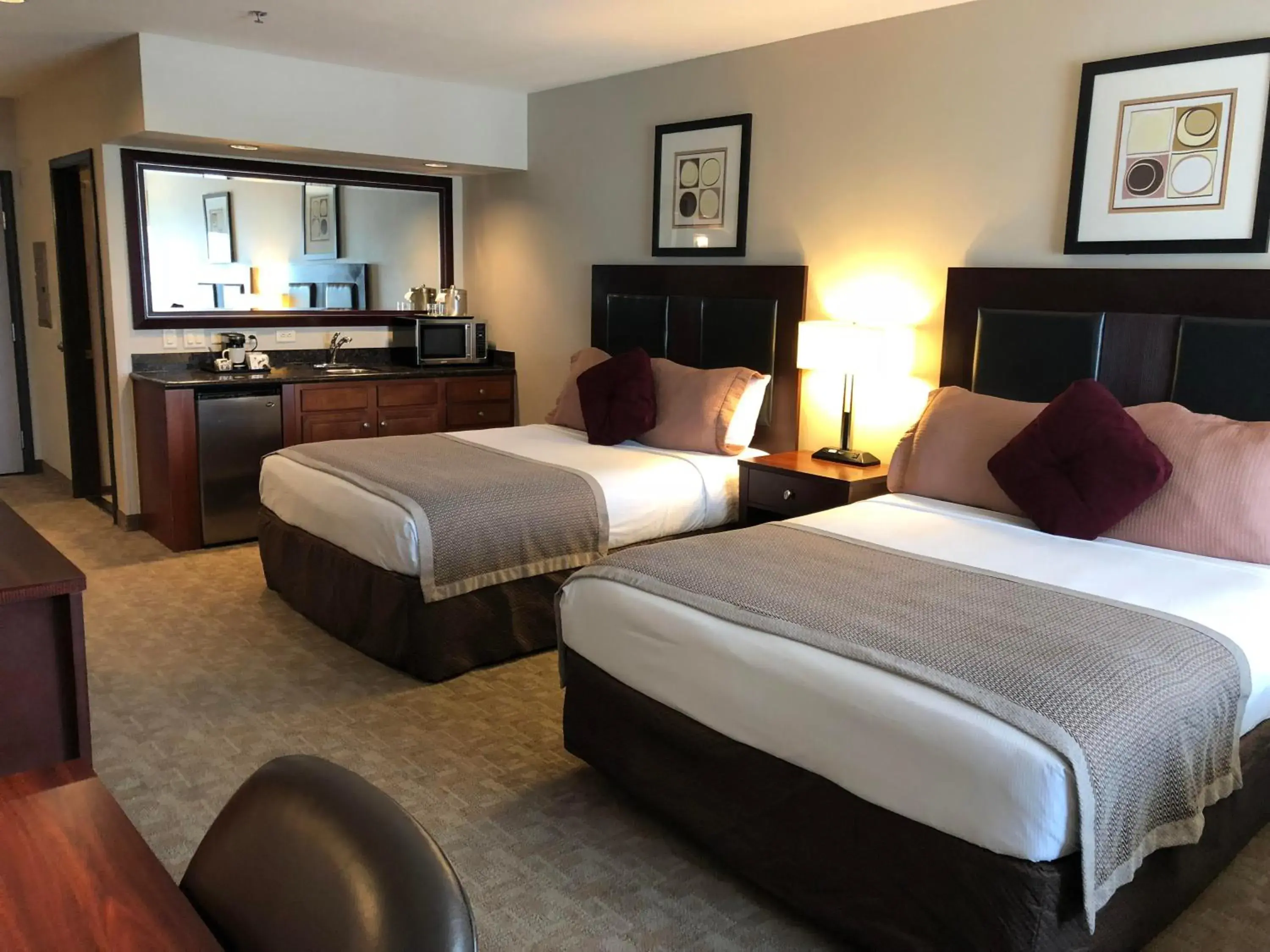 Queen Room with Two Queen Beds - single occupancy in Shilo Inn Killeen Queen Room with Two Queen Beds - single occupancy in Shilo Inn Killeen