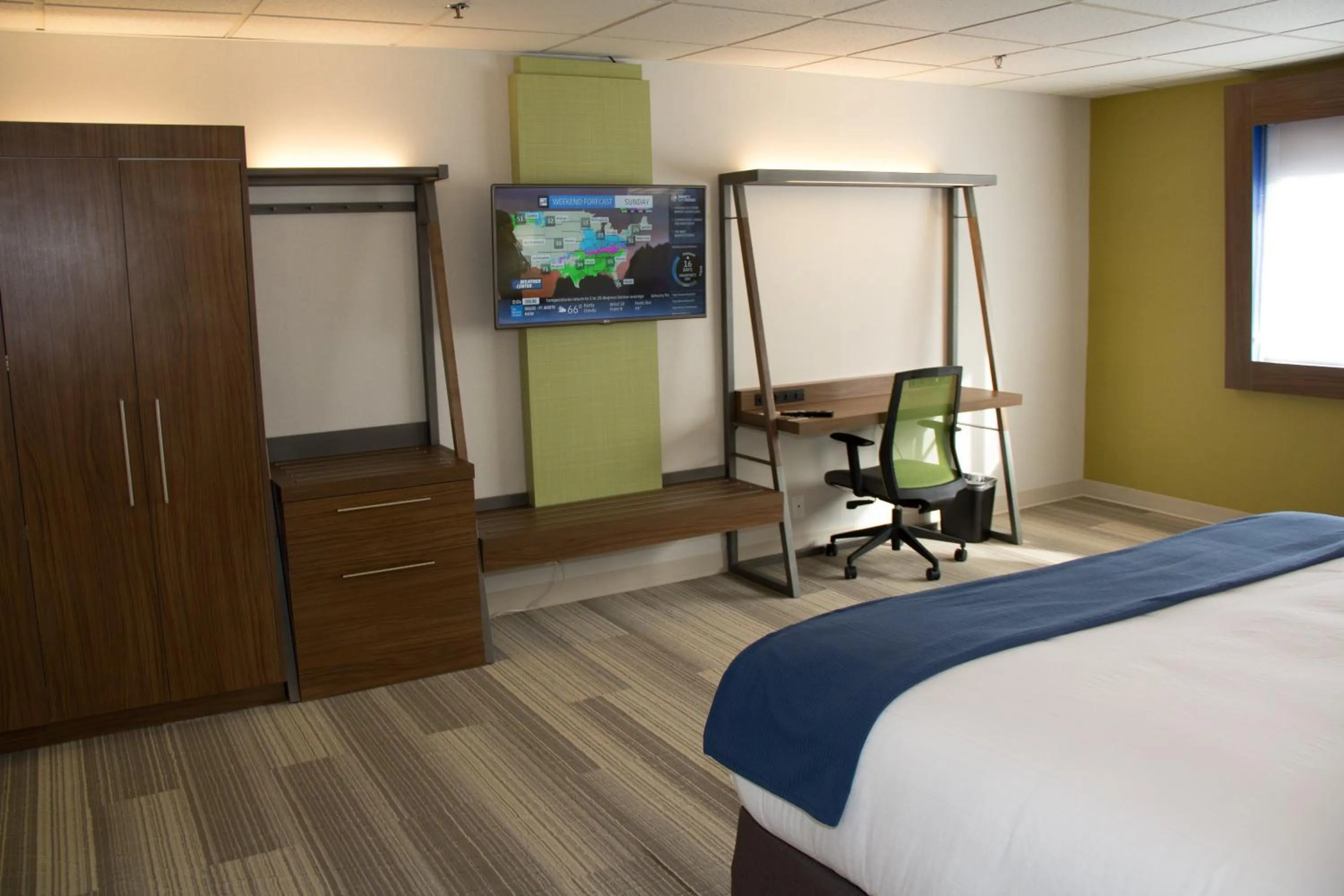 Photo of the whole room, Bed in Holiday Inn Express Salt Lake City Downtown by IHG