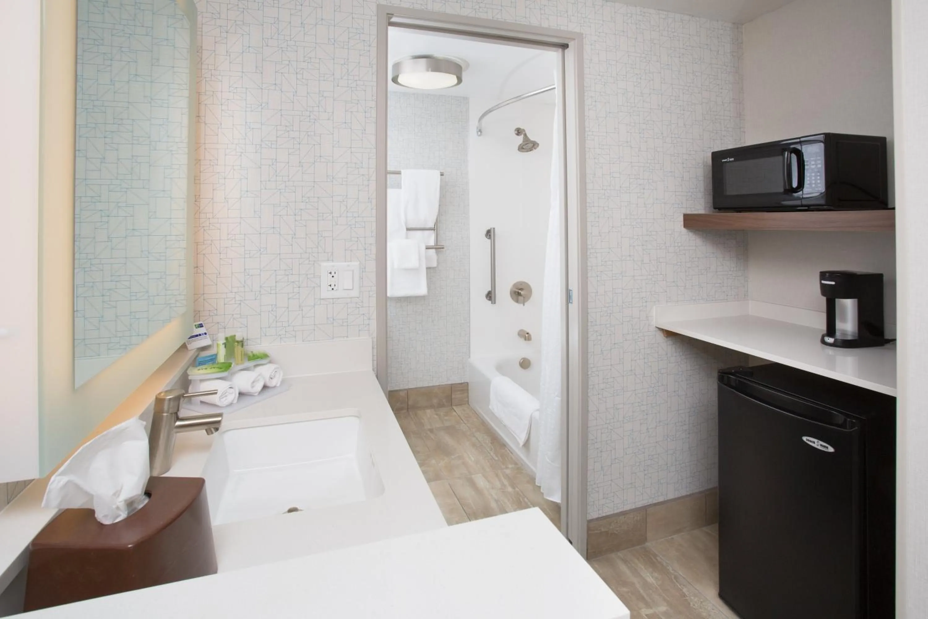 Bathroom, Bed in Holiday Inn Express Salt Lake City Downtown by IHG