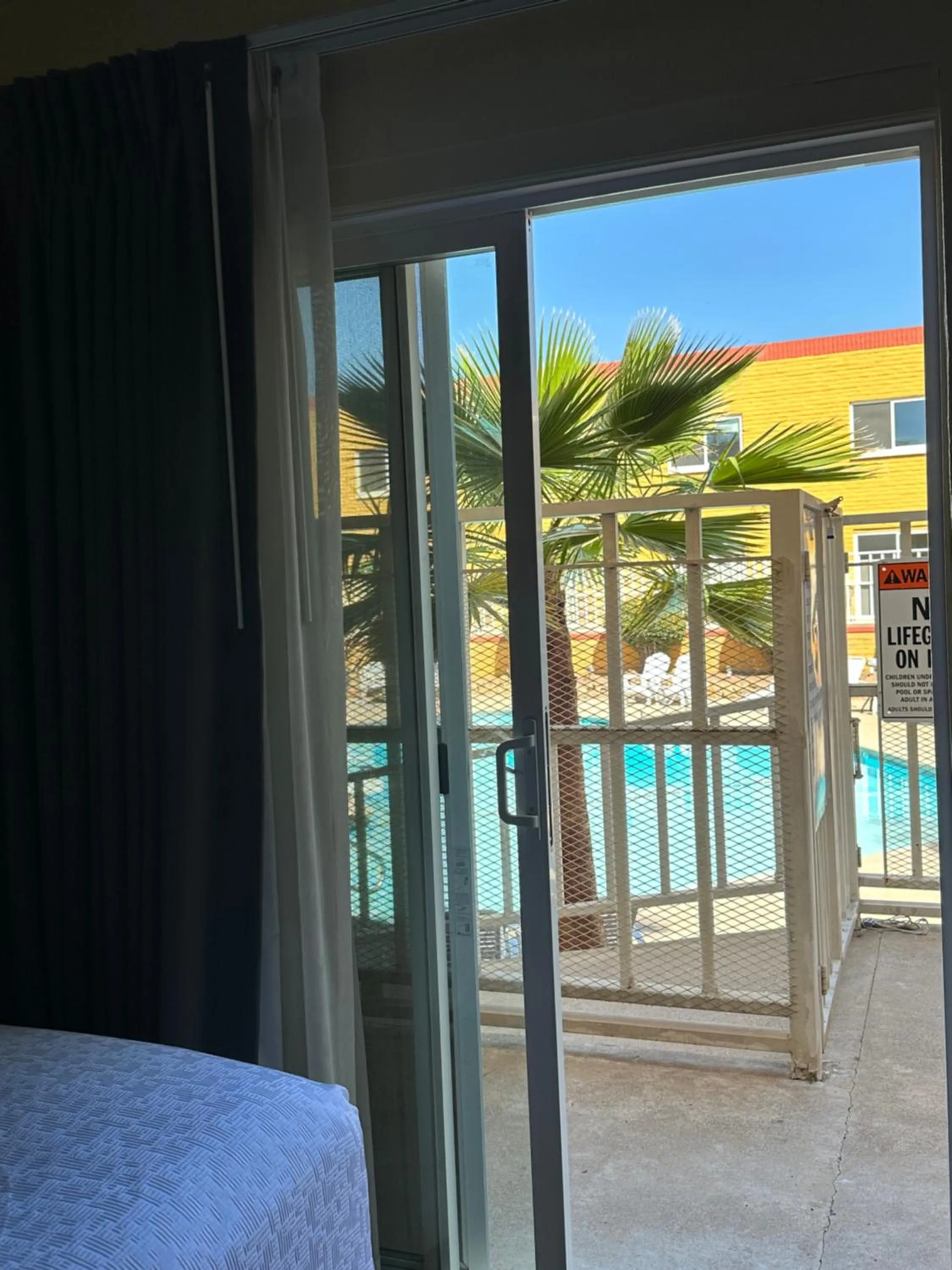 Pool view in Hotel Americana