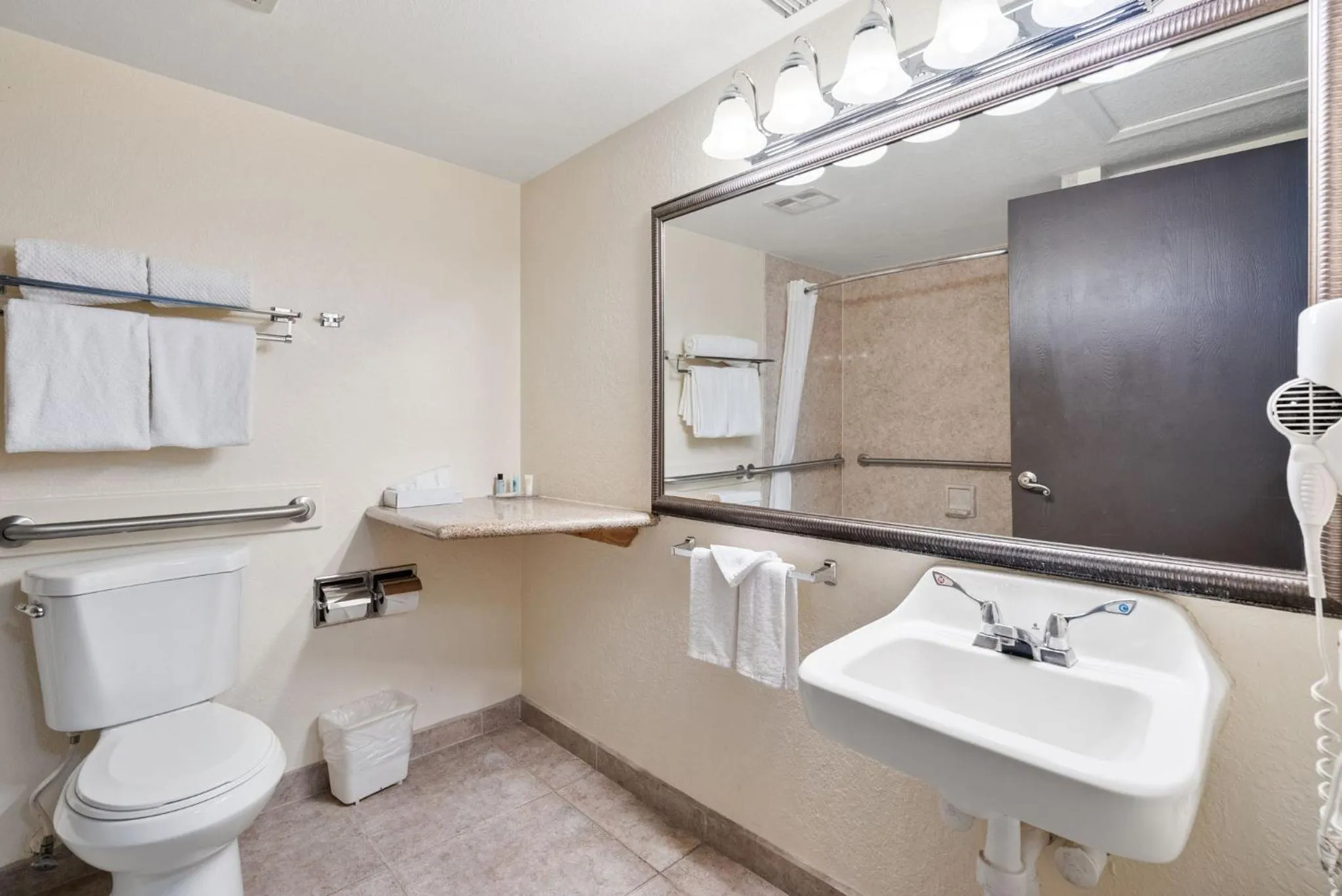 Bathroom in Hotel Americana