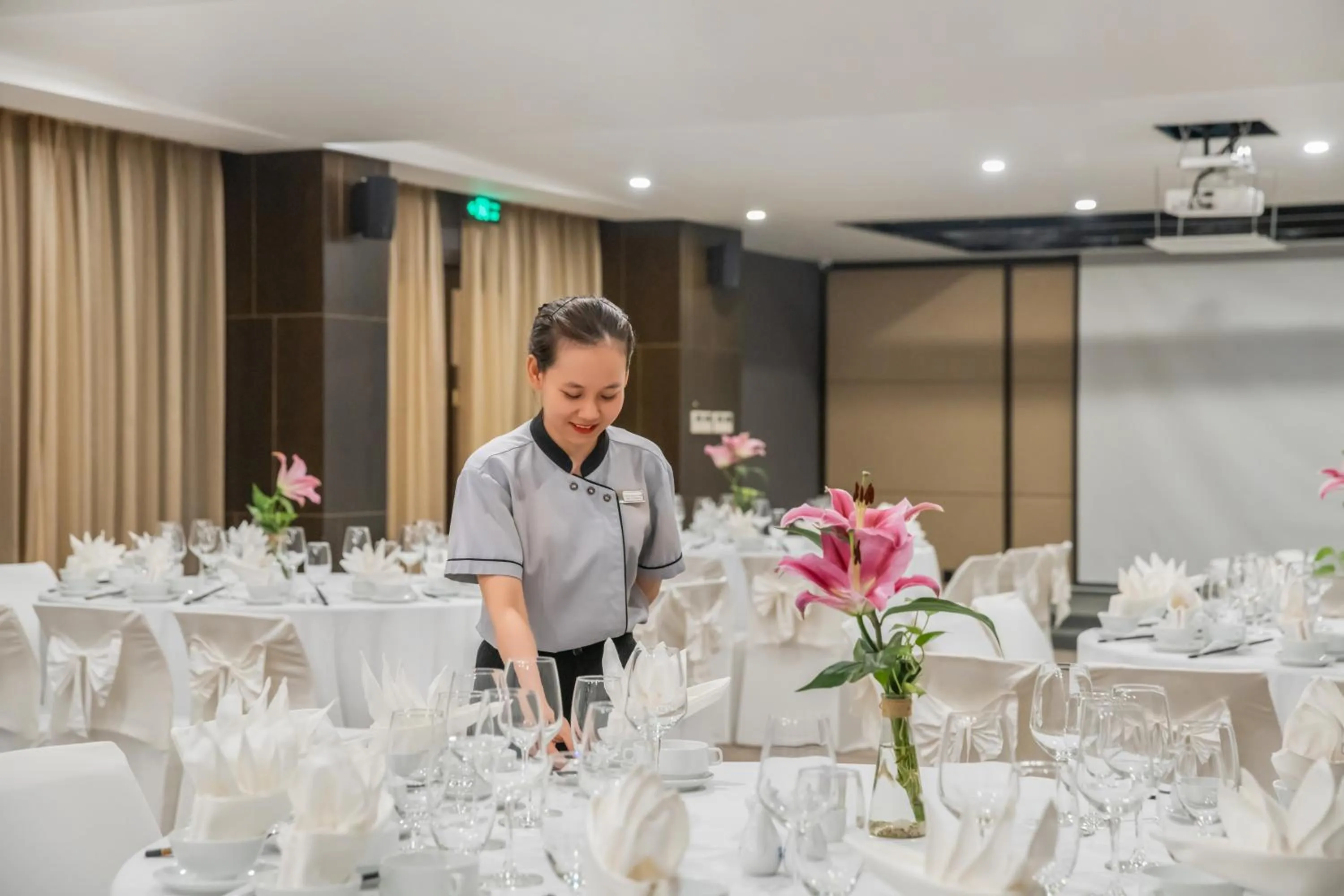 Staff in Satya Da Nang Hotel Han Market