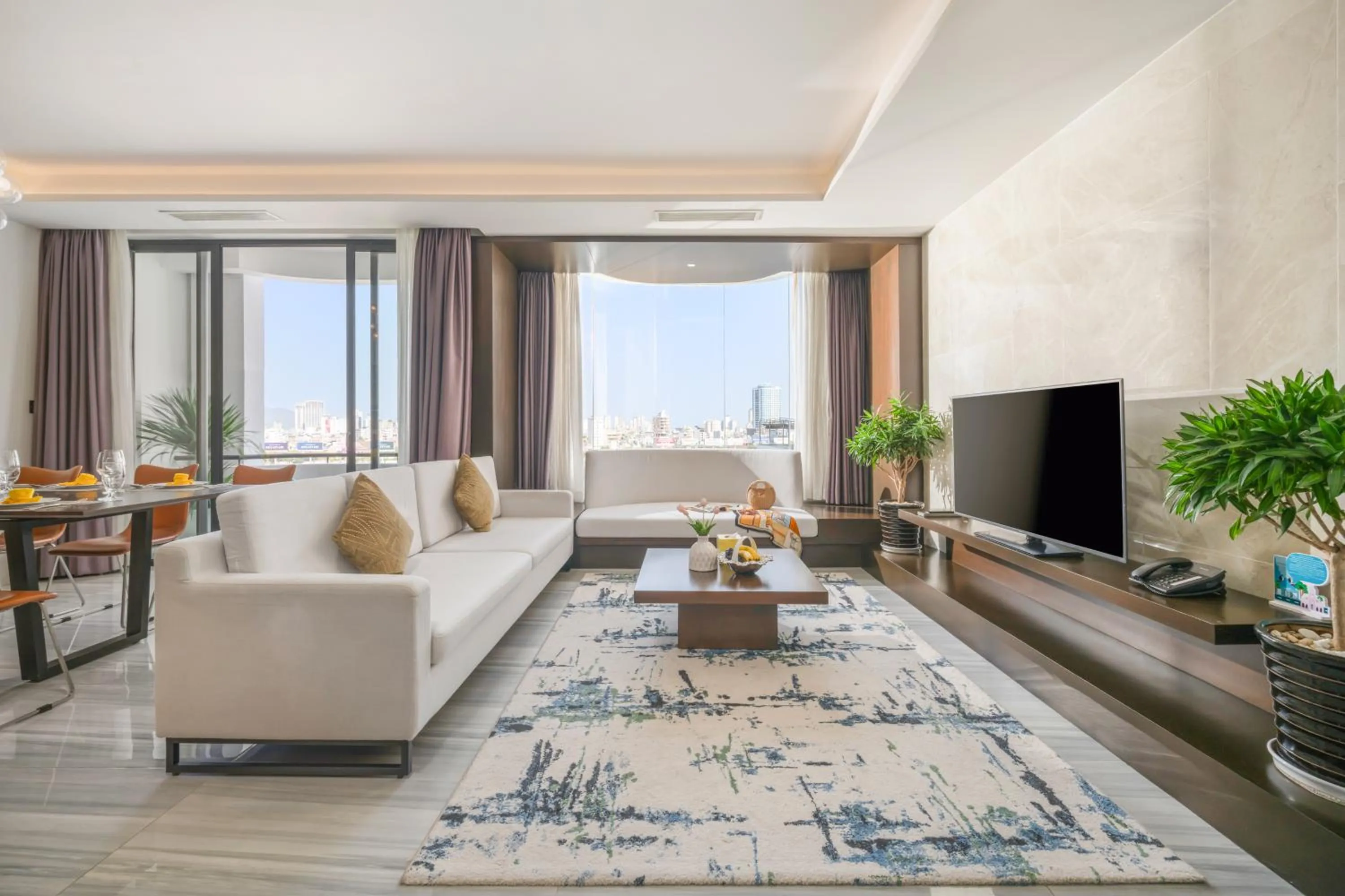 Communal lounge/ TV room in Satya Da Nang Hotel Han Market