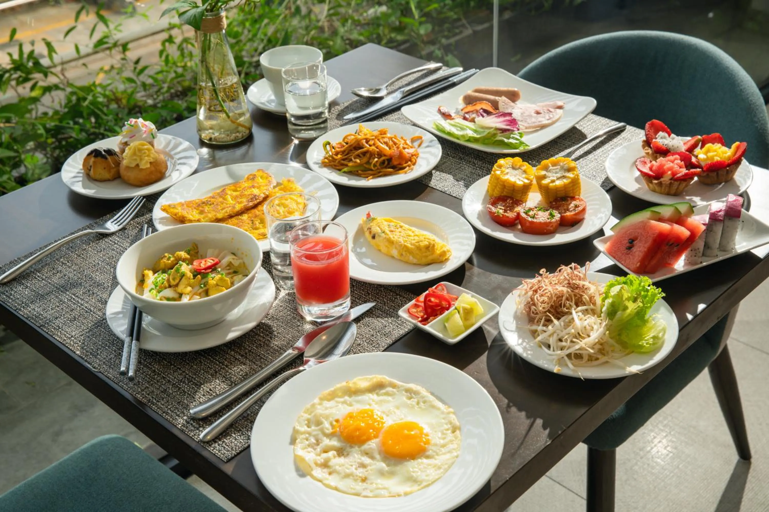 Food and drinks in Satya Da Nang Hotel Han Market