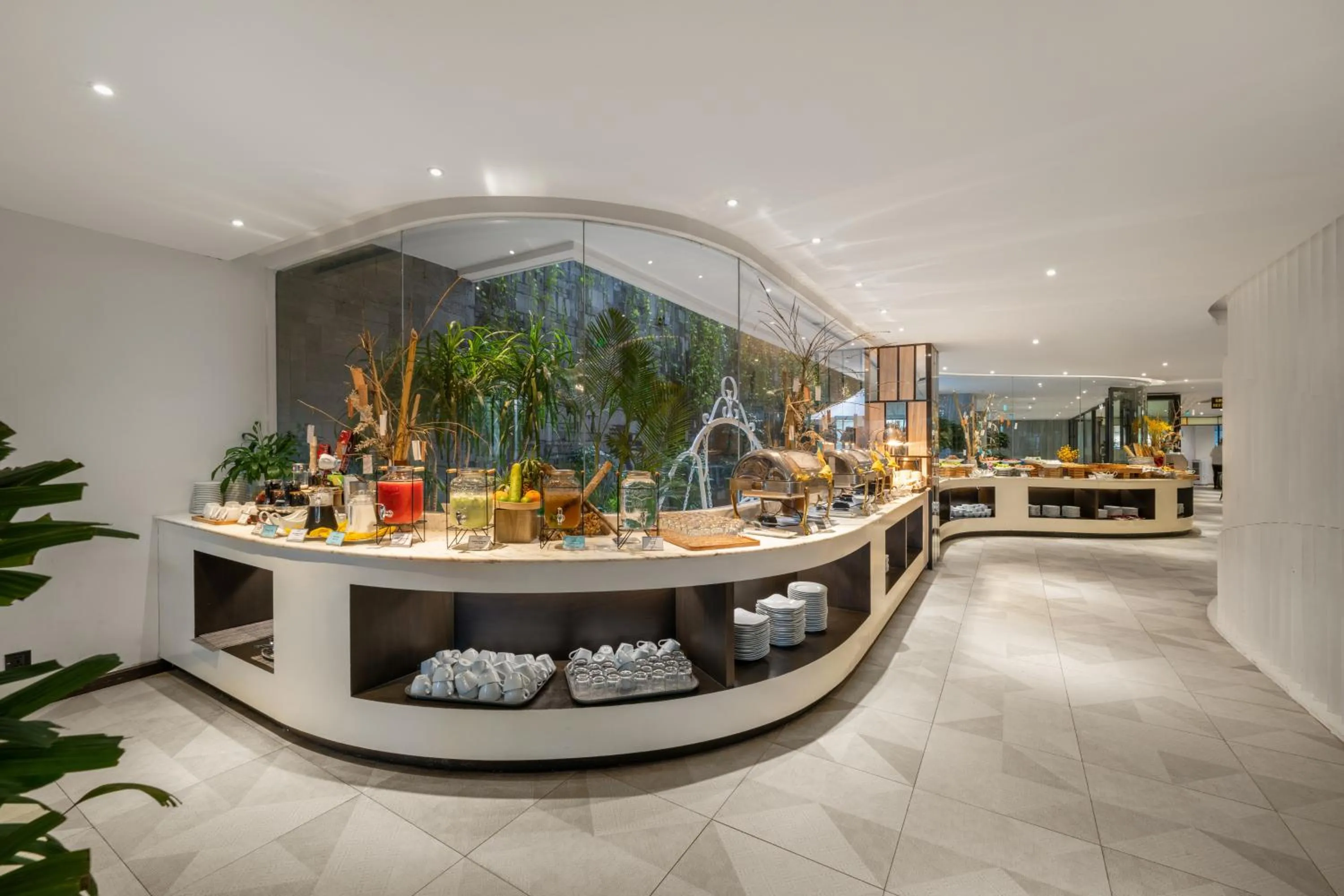 Food and drinks in Satya Da Nang Hotel Han Market