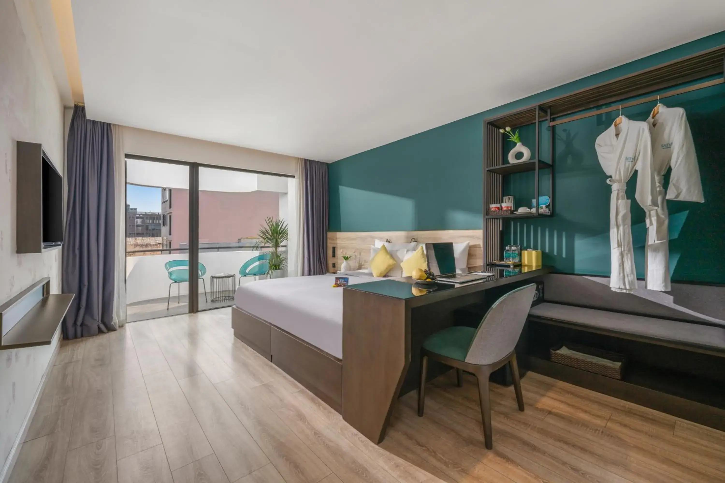 Deluxe Double Room with Balcony in Satya Da Nang Hotel Han Market Deluxe Double Room with Balcony in Satya Da Nang Hotel Han Market