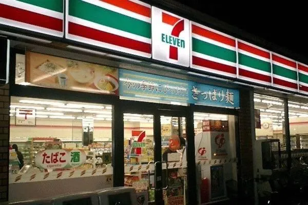 The Quarter Hualamphong by UHG