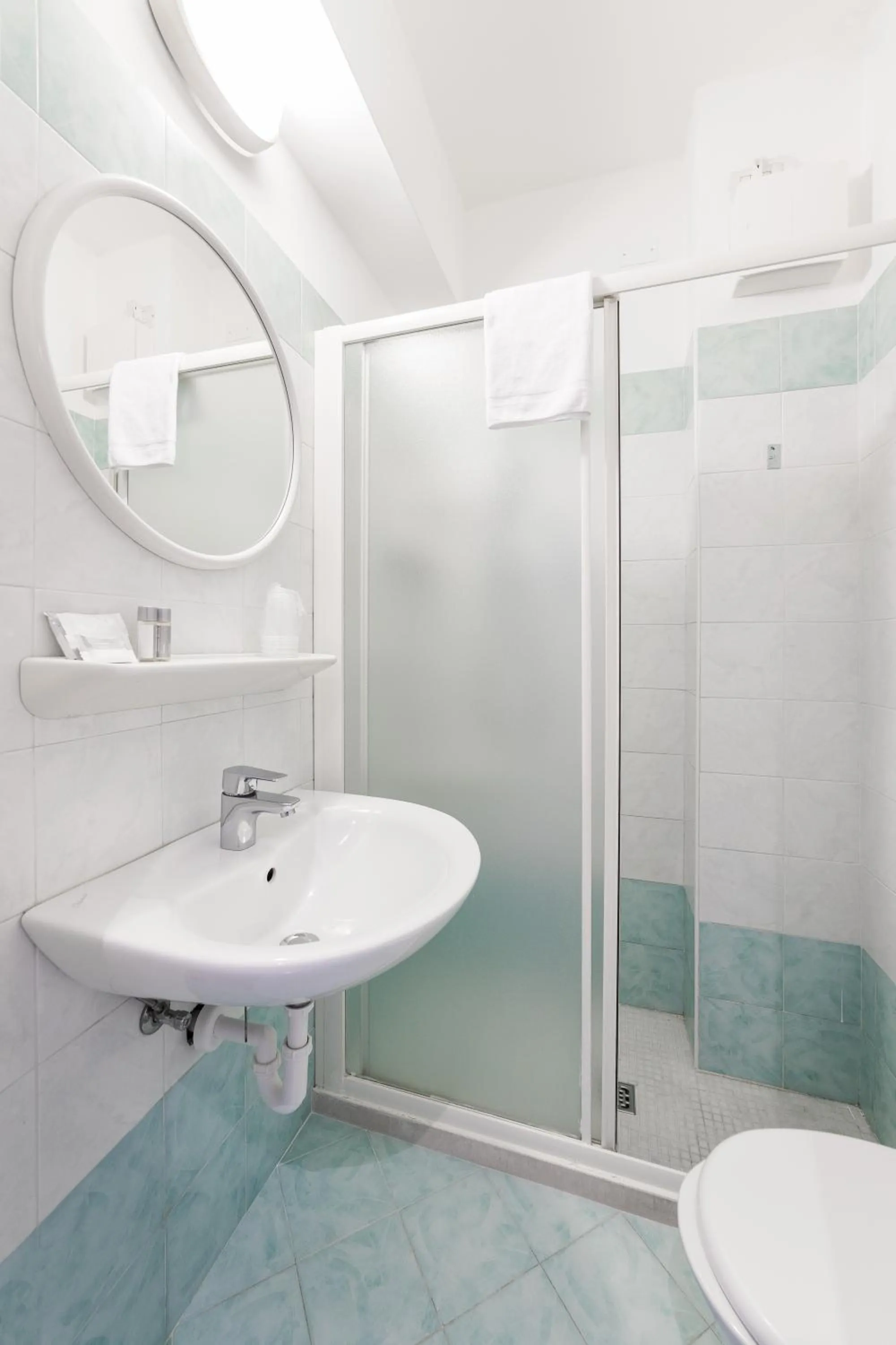 Bathroom in Hotel Amalfi - Smart Hotel