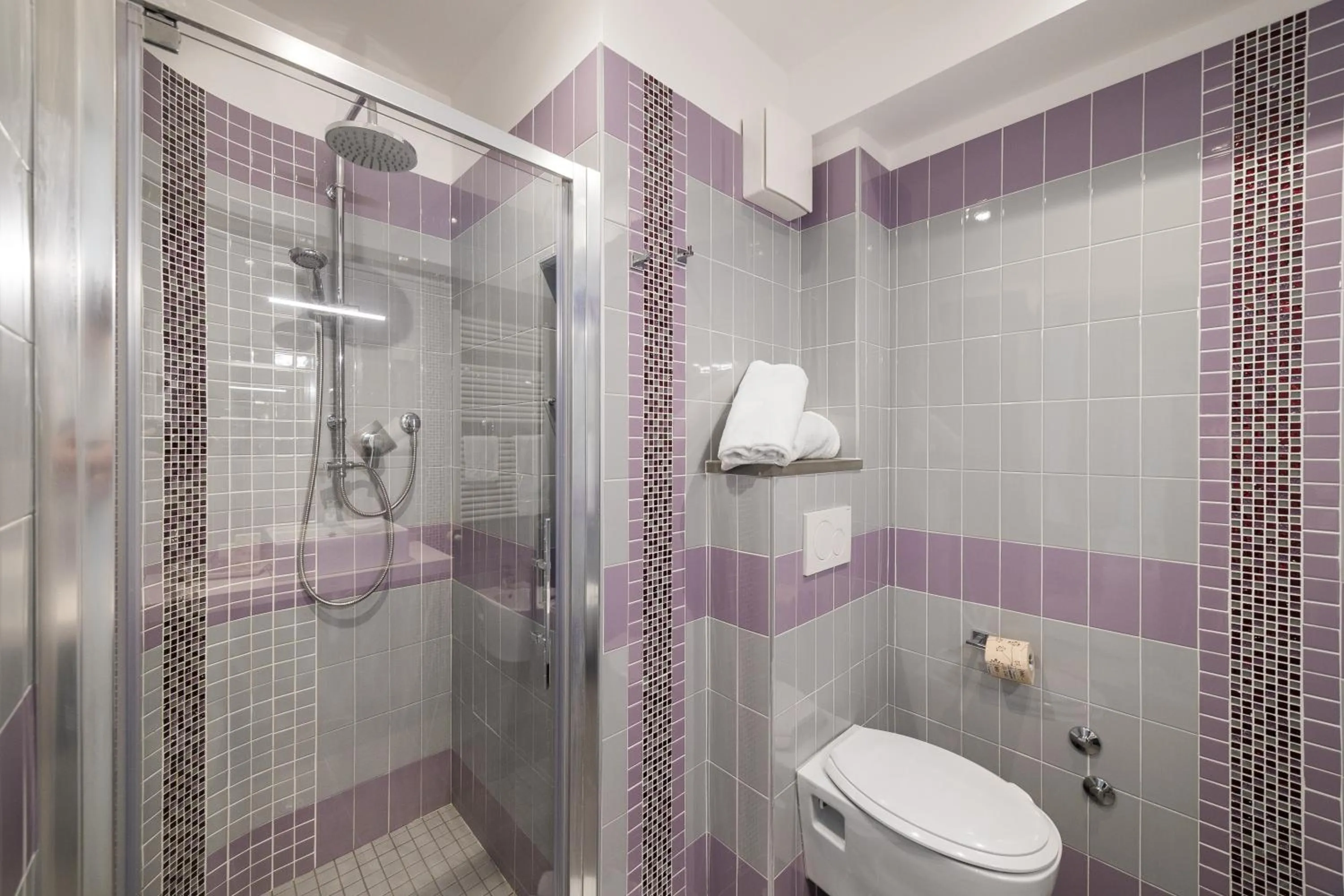 Bathroom in Hotel Amalfi - Smart Hotel