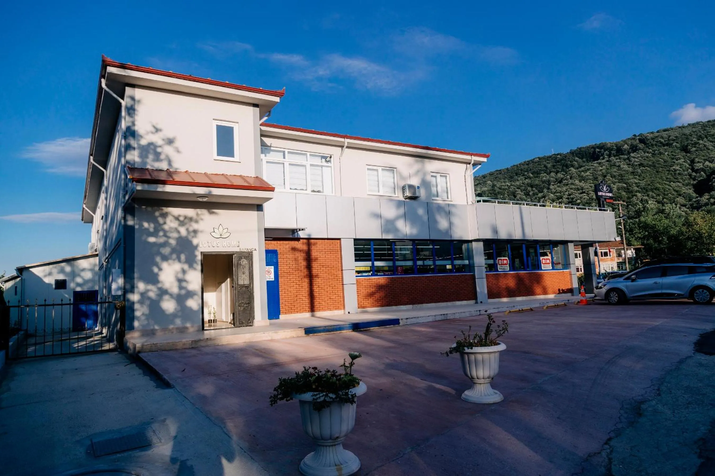 Parking in LOTUS HOME SAPANCA