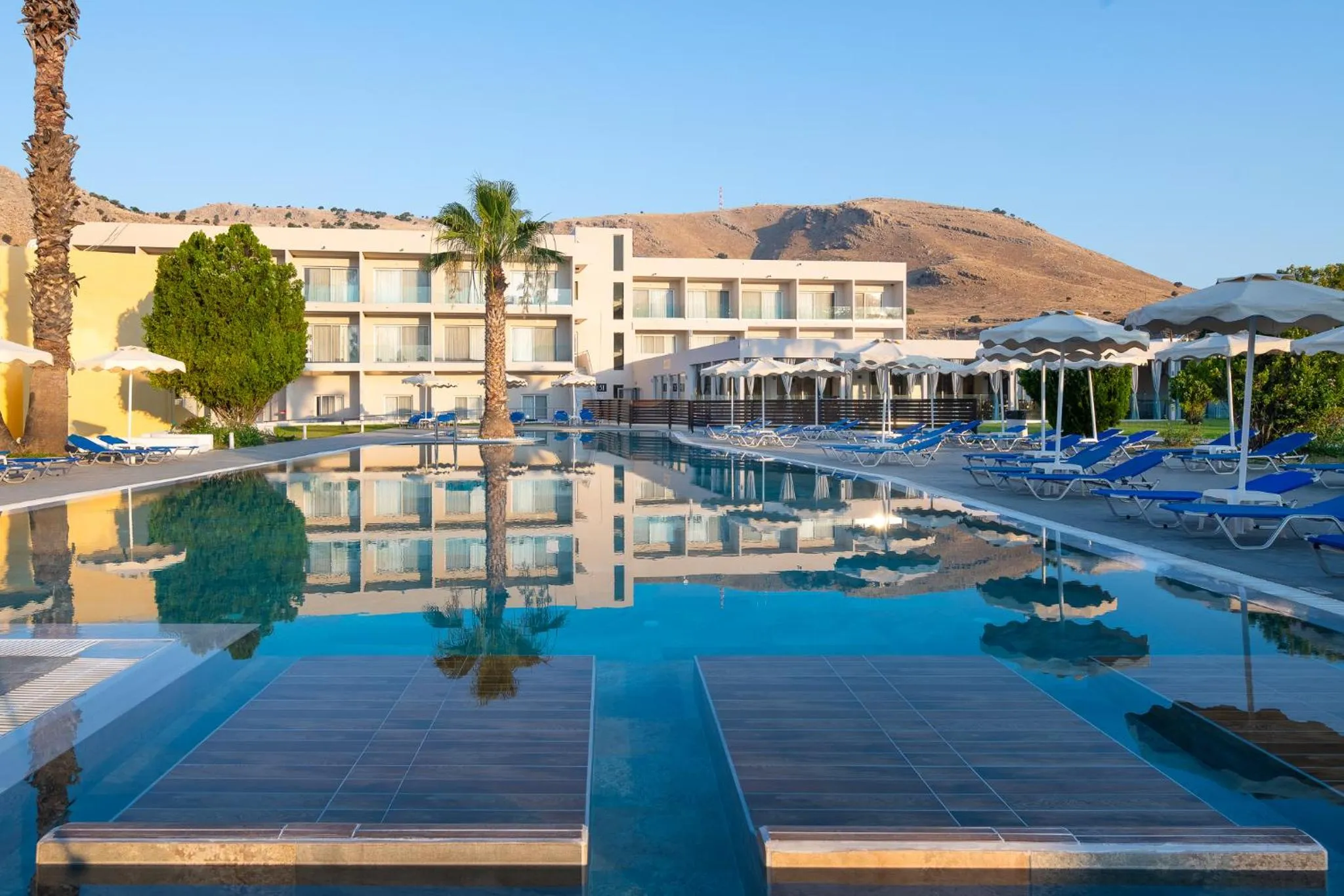 Swimming pool in Olive Garden Hotel