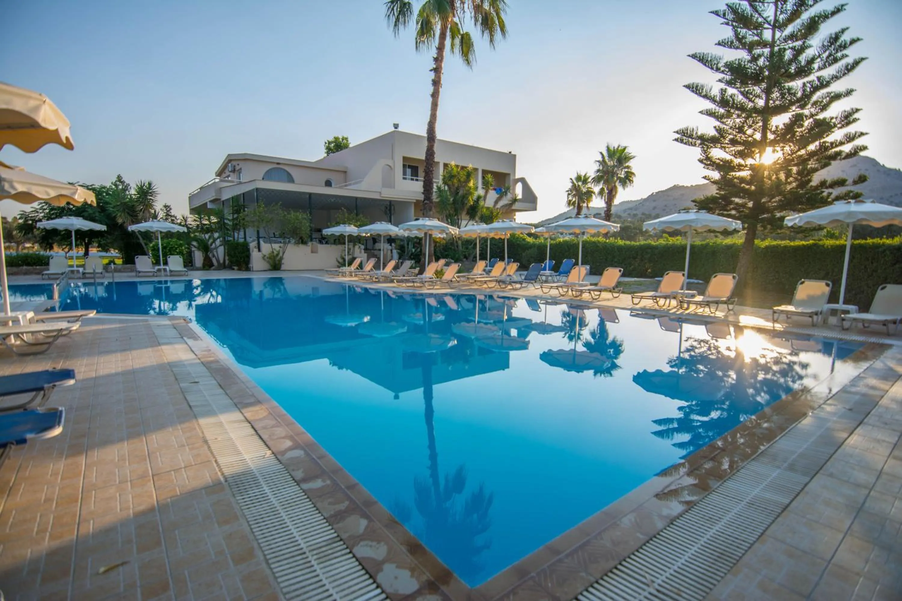 Swimming pool in Olive Garden Hotel