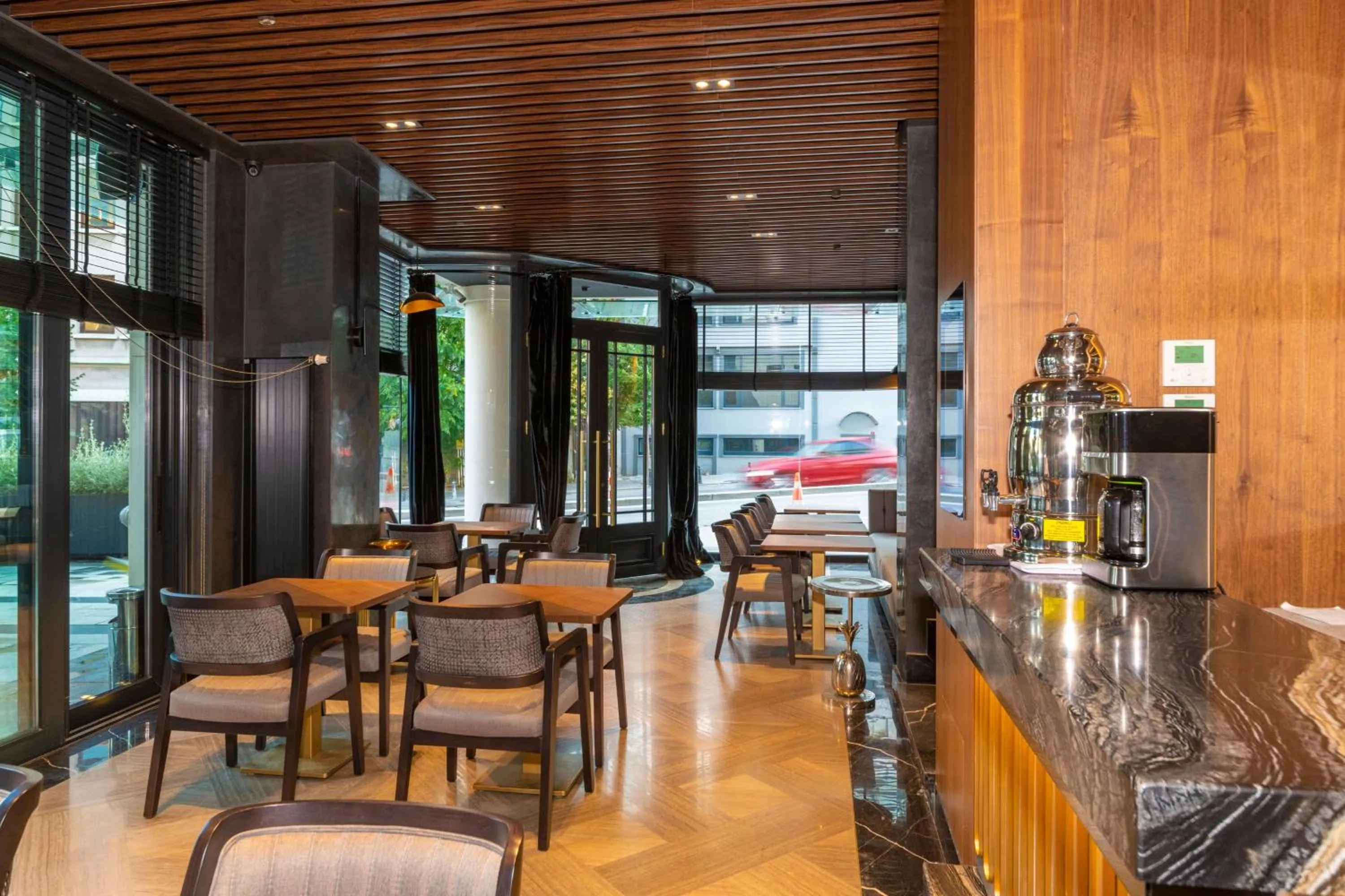 Restaurant/places to eat in Opale Hotel