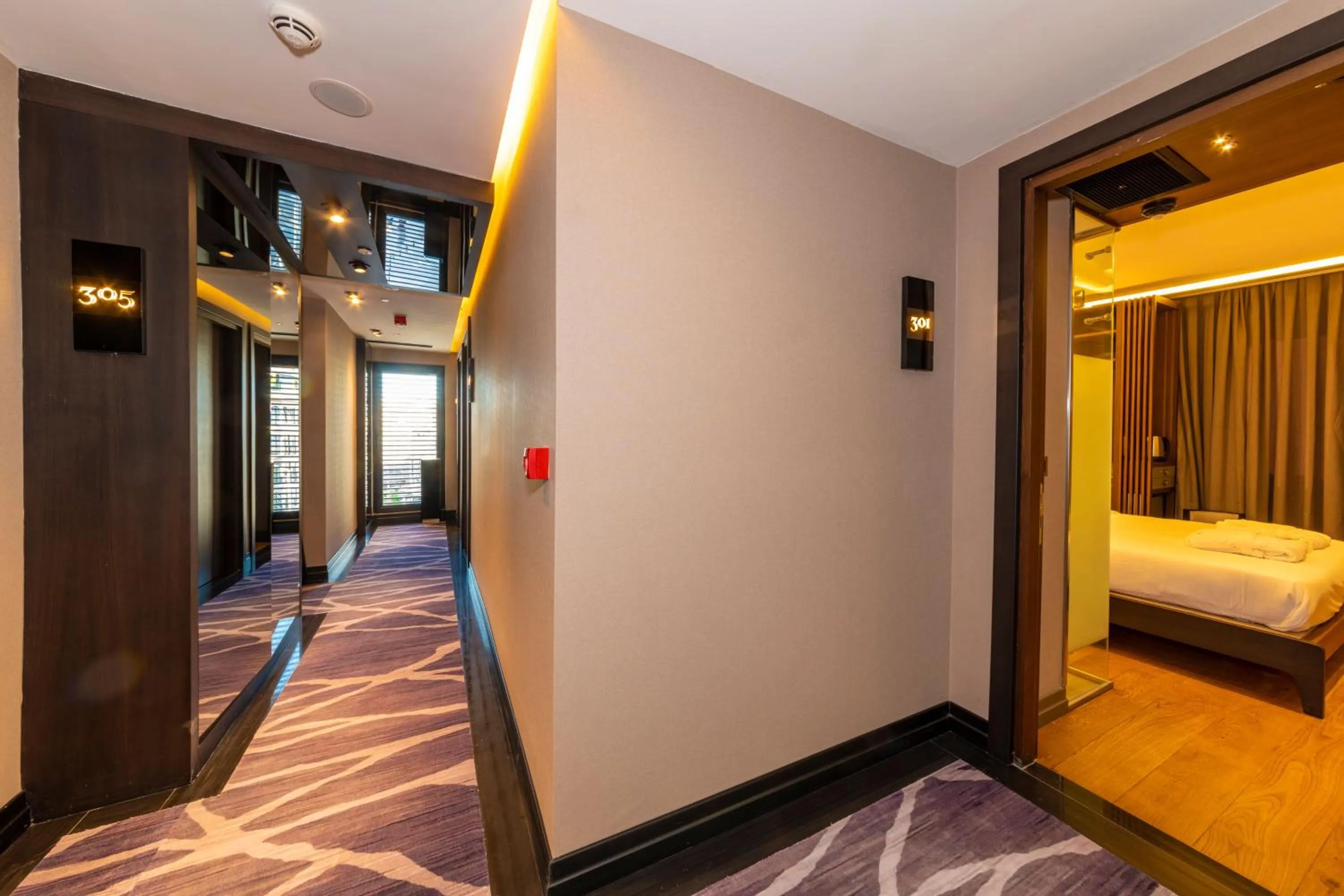 Property building, Bed in Opale Hotel