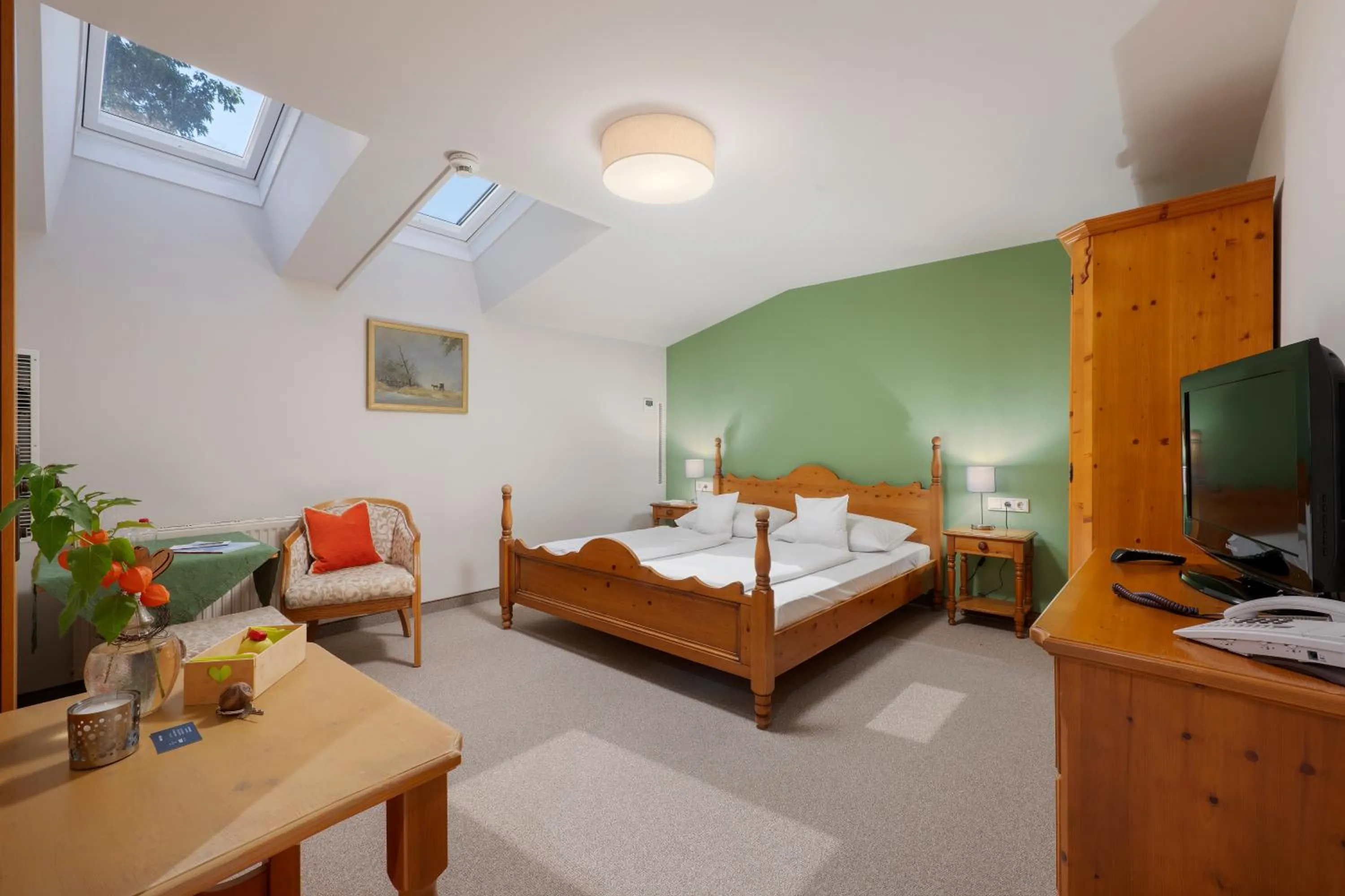 Photo of the whole room, Bed in Hotel B&B "Zur Schanz"