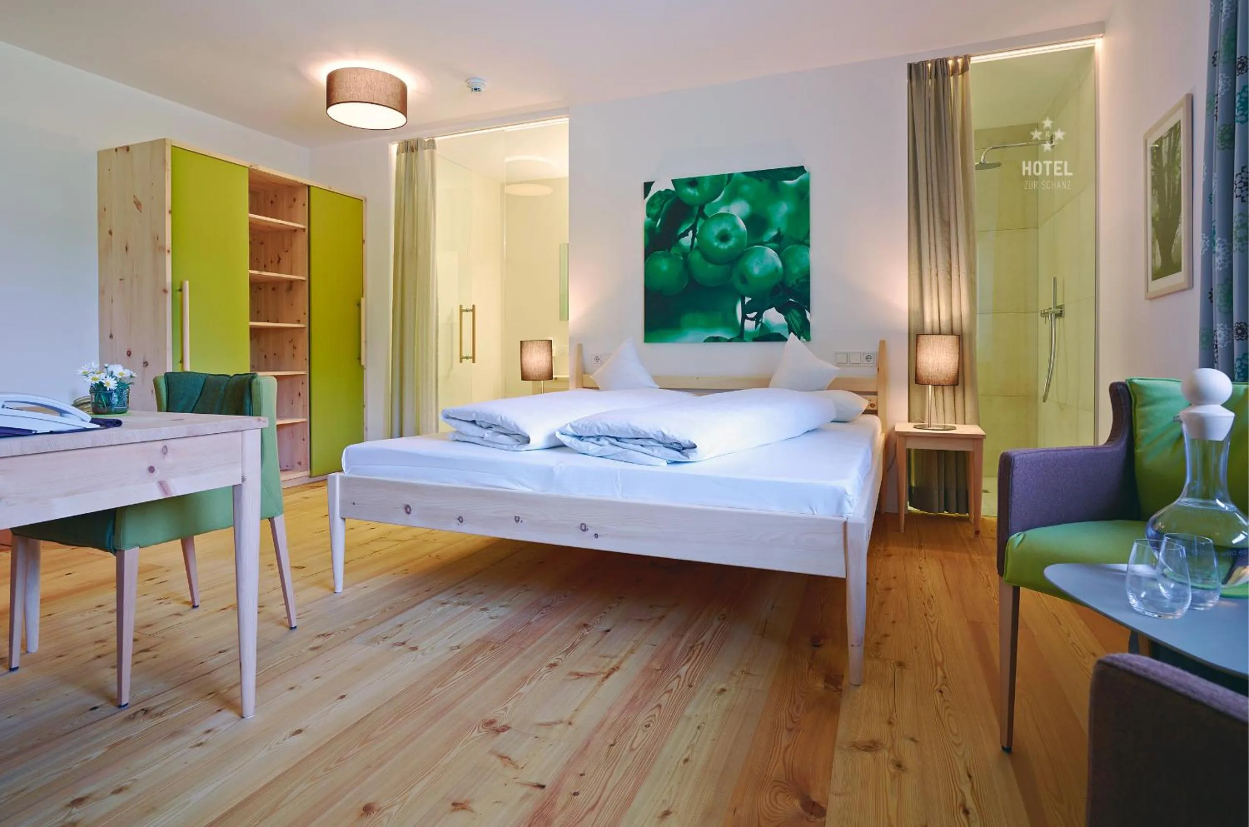 Bathroom, Bed in Hotel B&B "Zur Schanz"