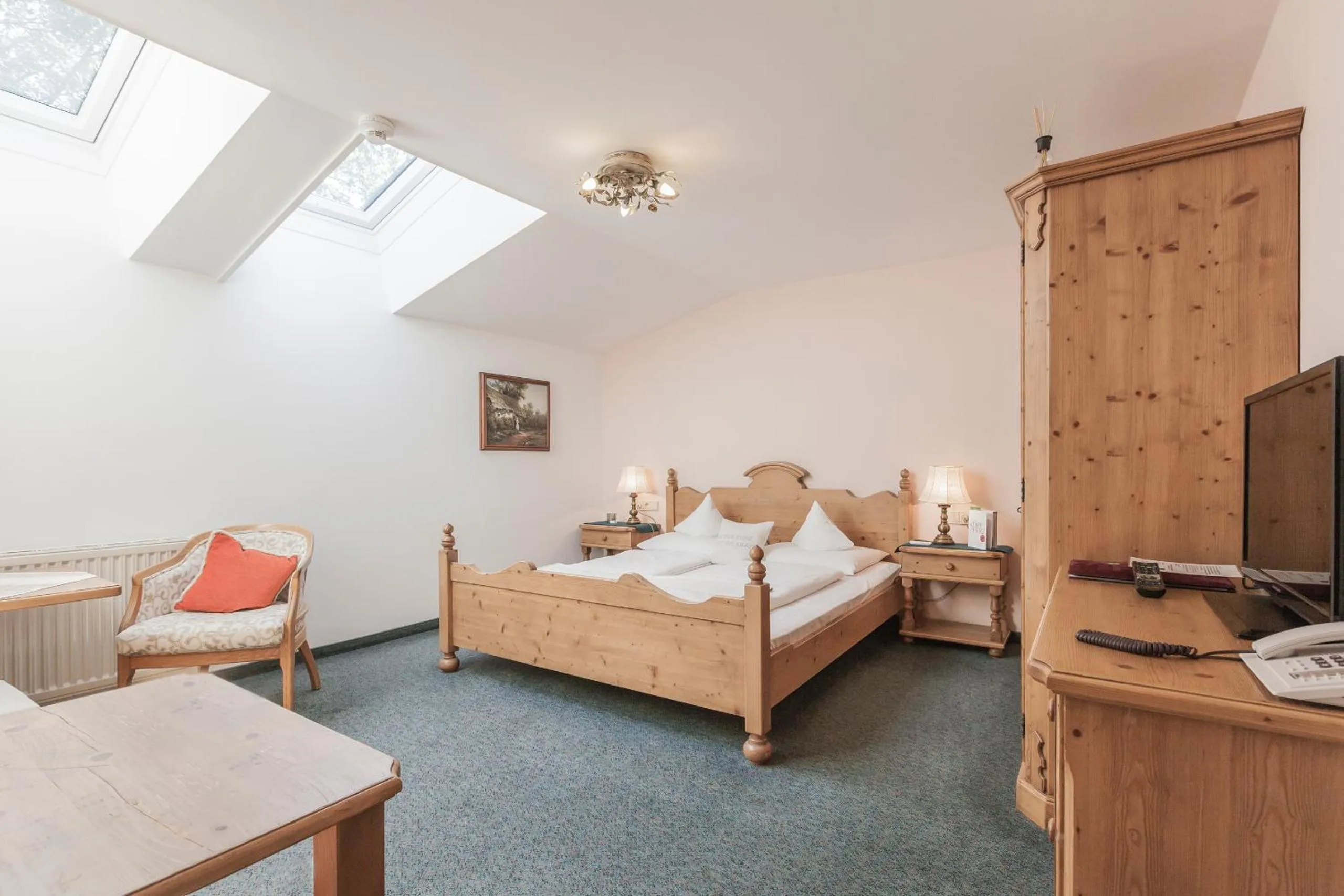 Photo of the whole room, Bed in Hotel B&B "Zur Schanz"