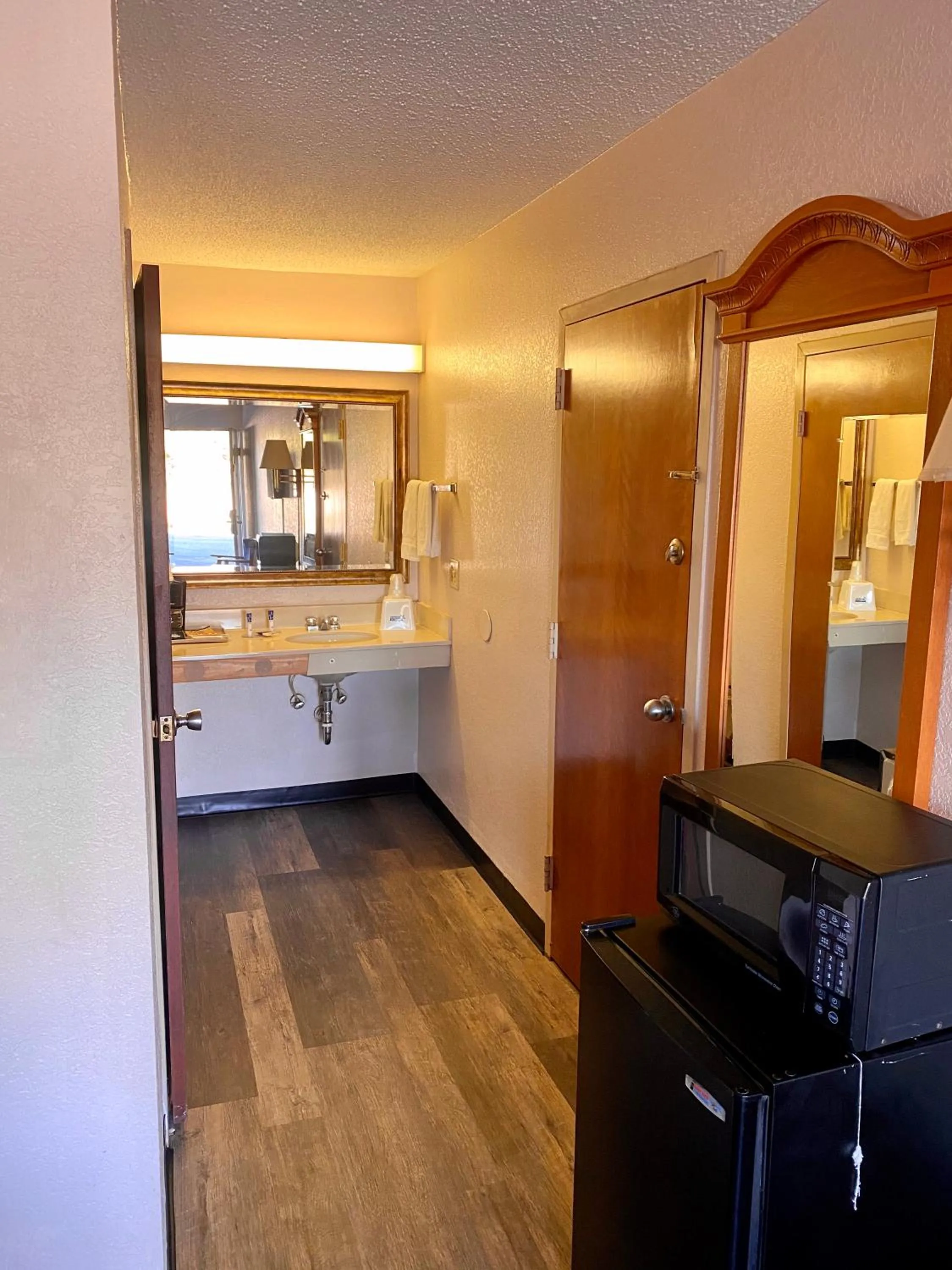 Bathroom in Motel 6 Marianna, FL