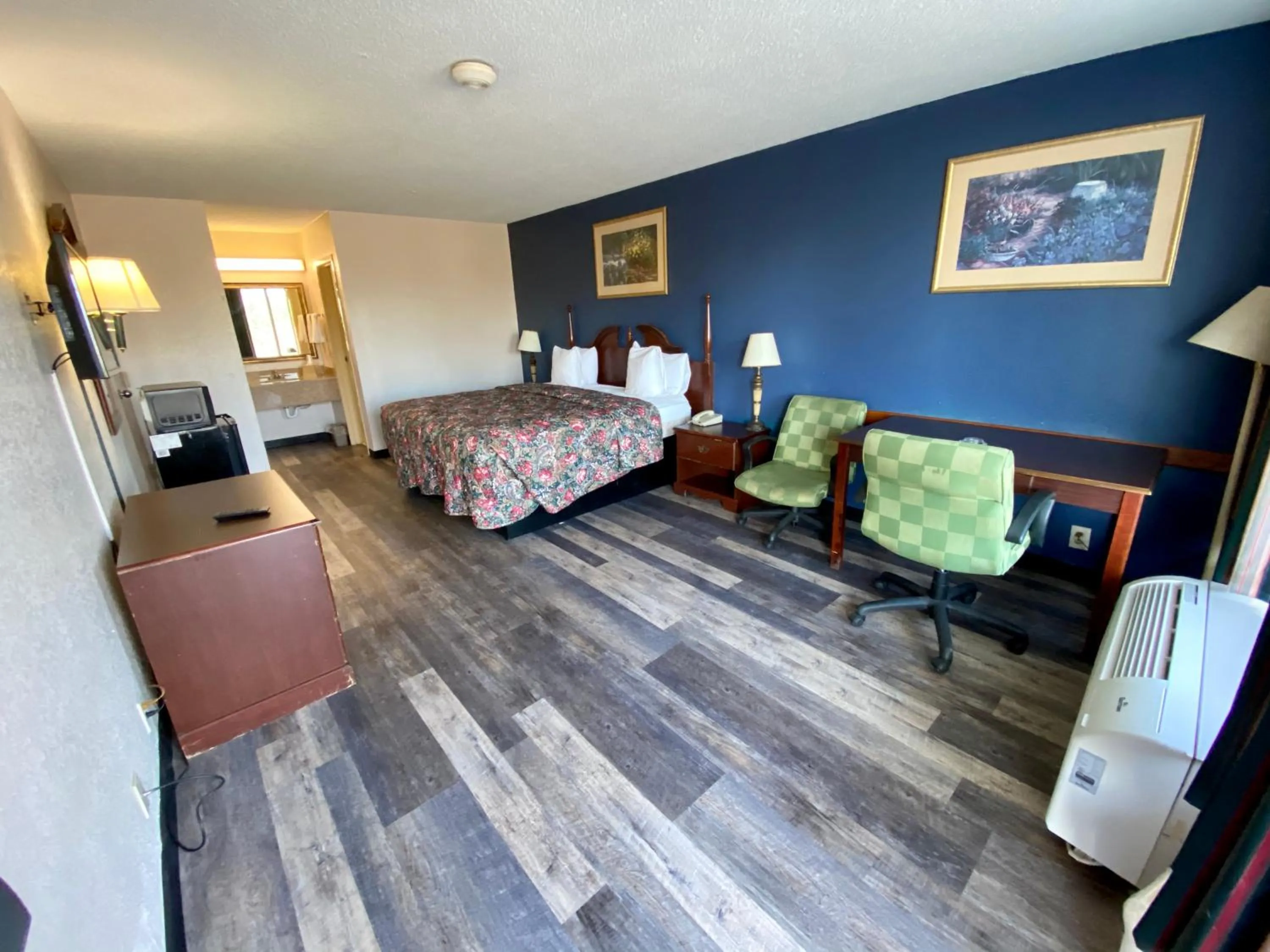 Bedroom in Motel 6 Marianna, FL