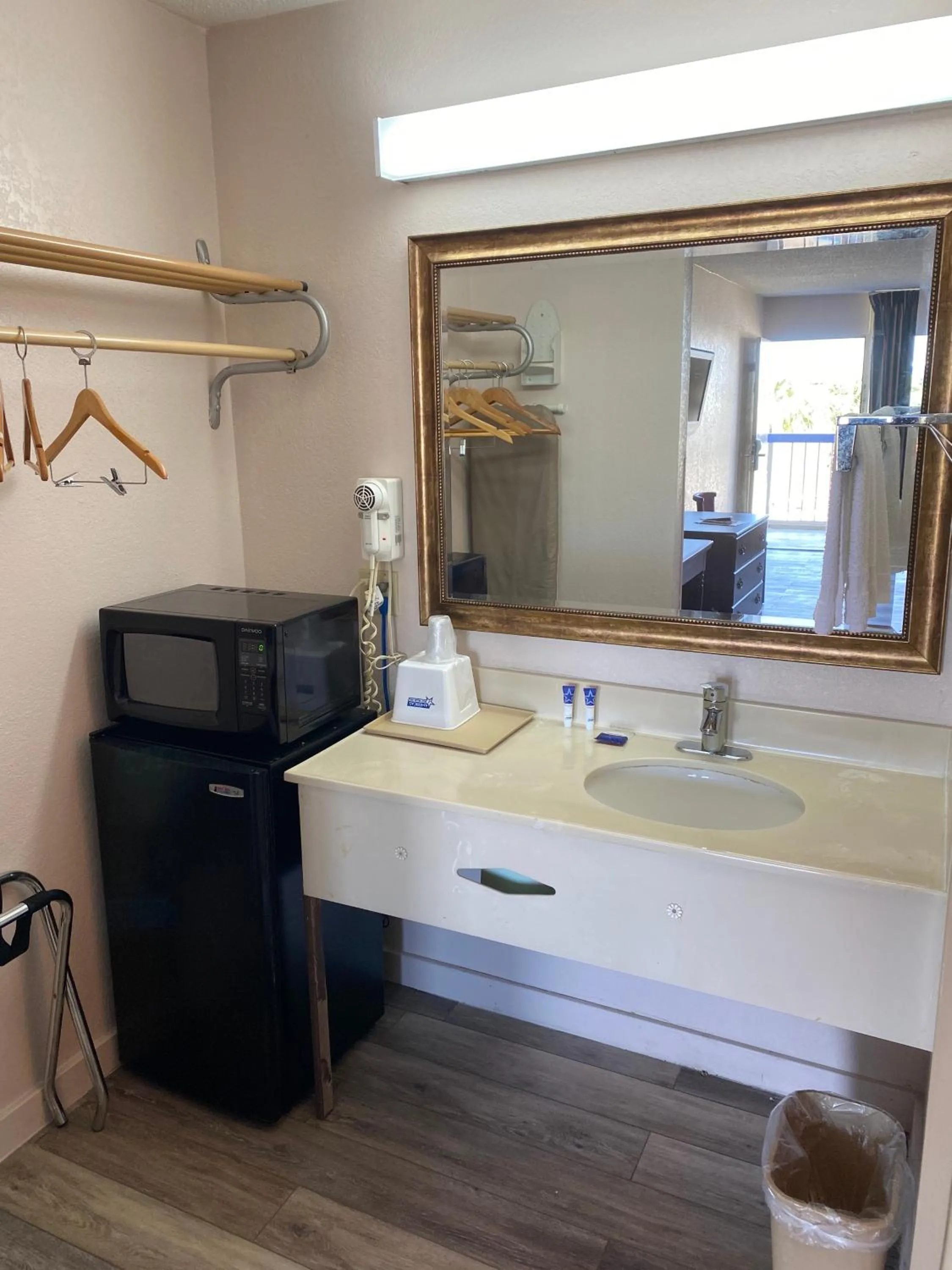 Bathroom in Motel 6 Marianna, FL